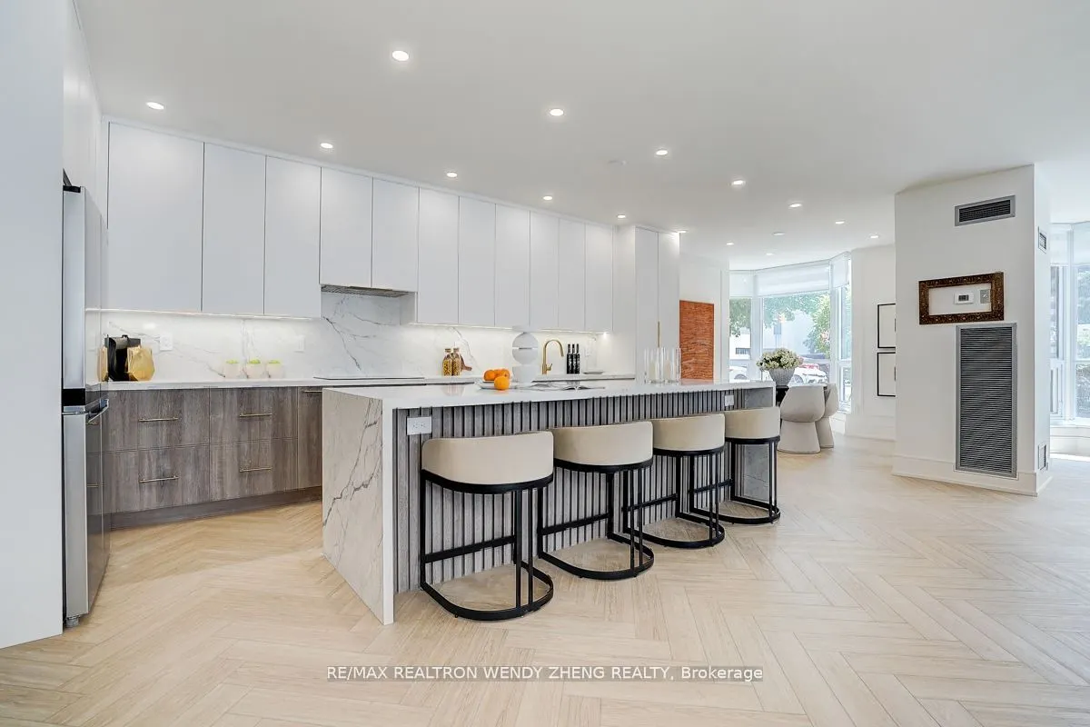 65 SPRING GARDEN Avenue, #102