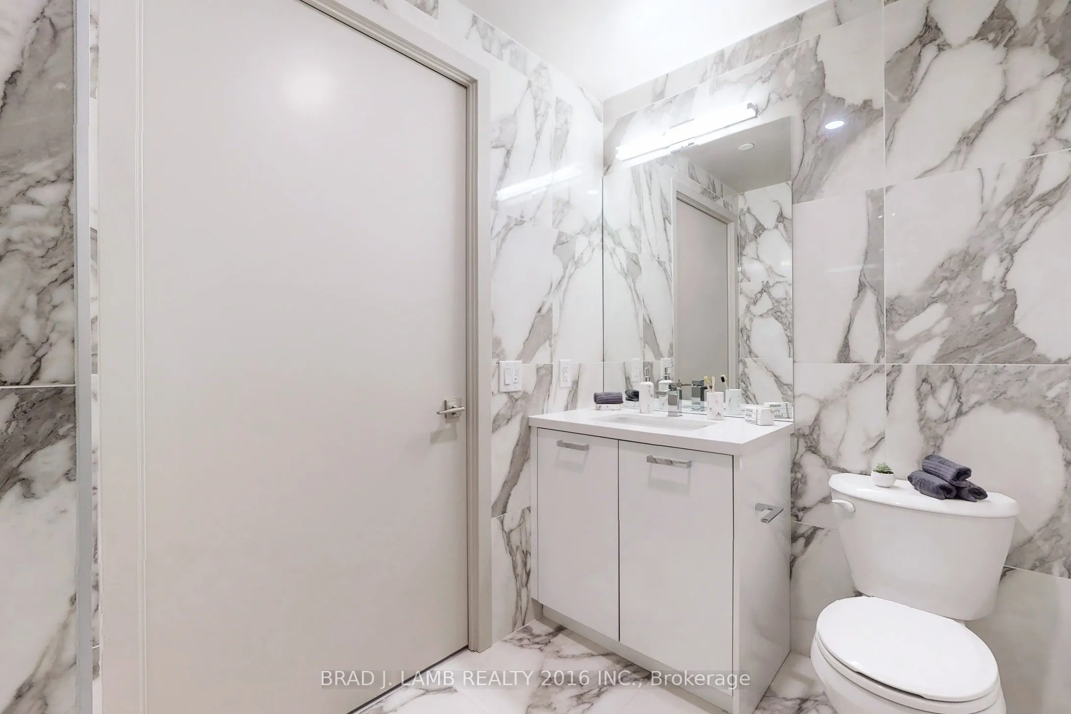 195 McCaul Street, #1014