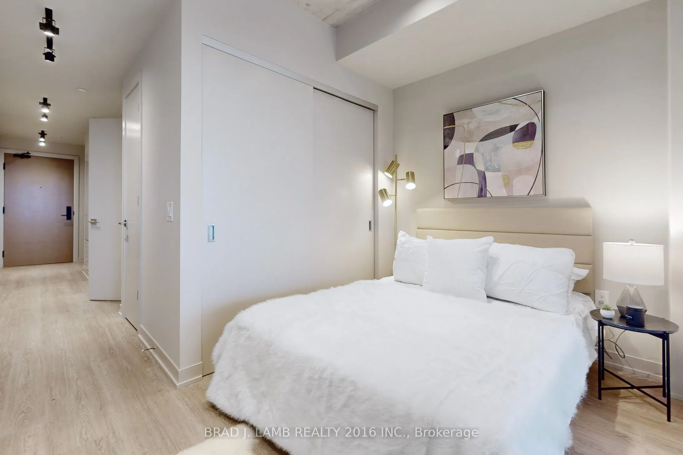 195 McCaul Street, #1014