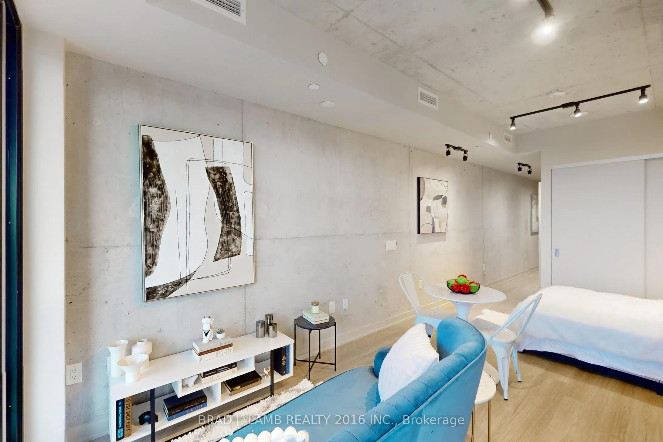 195 McCaul Street, #1014
