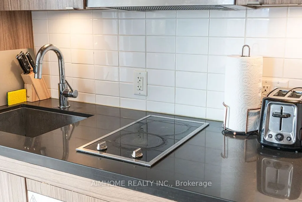155 Yorkville Avenue, #1714