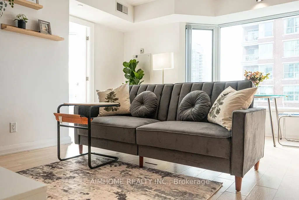 155 Yorkville Avenue, #1714