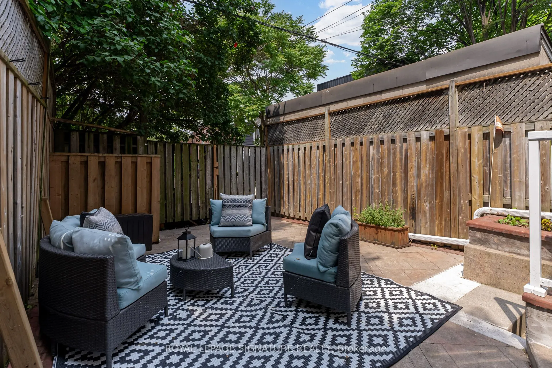 20 Manning Avenue