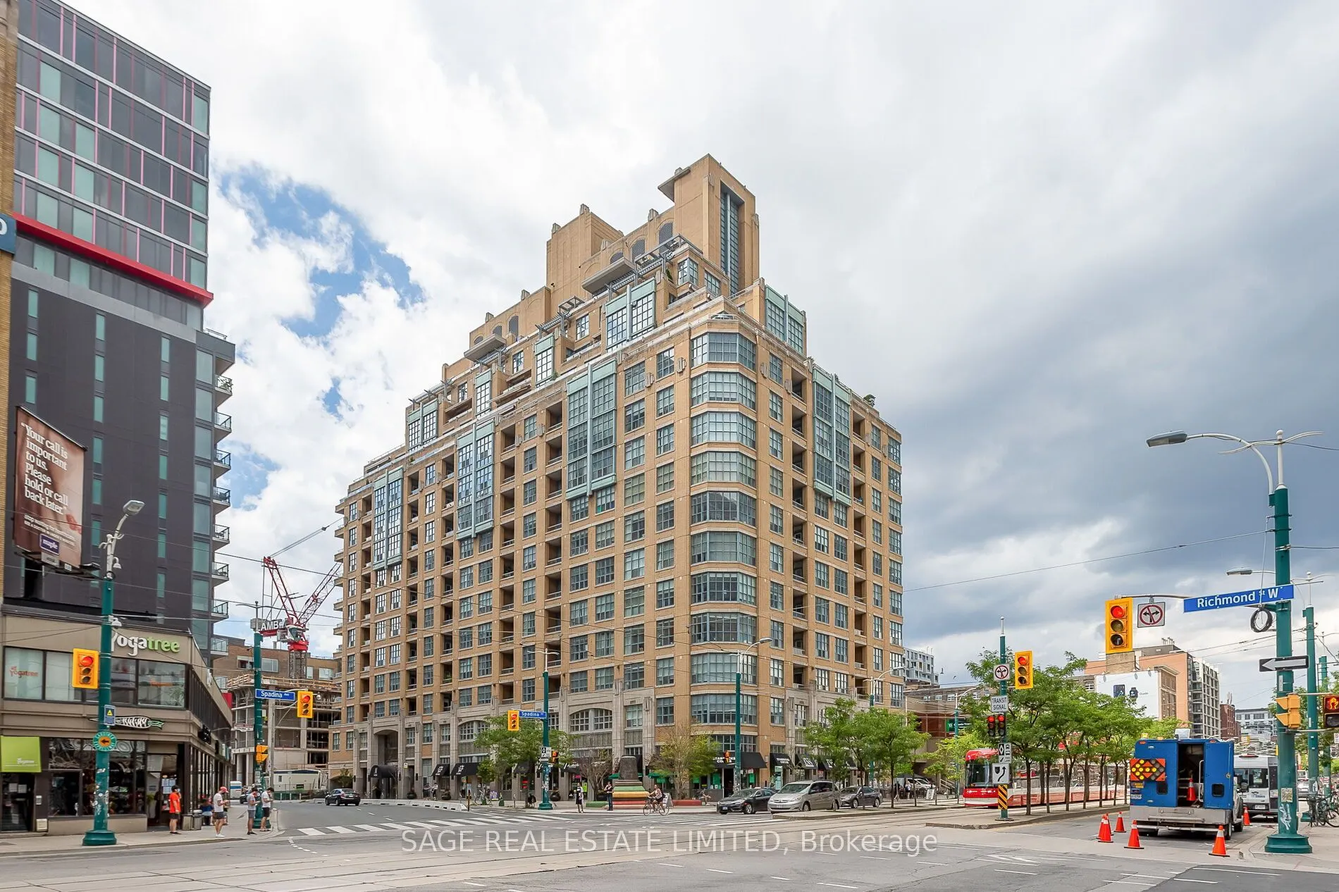 438 Richmond Street W, #816