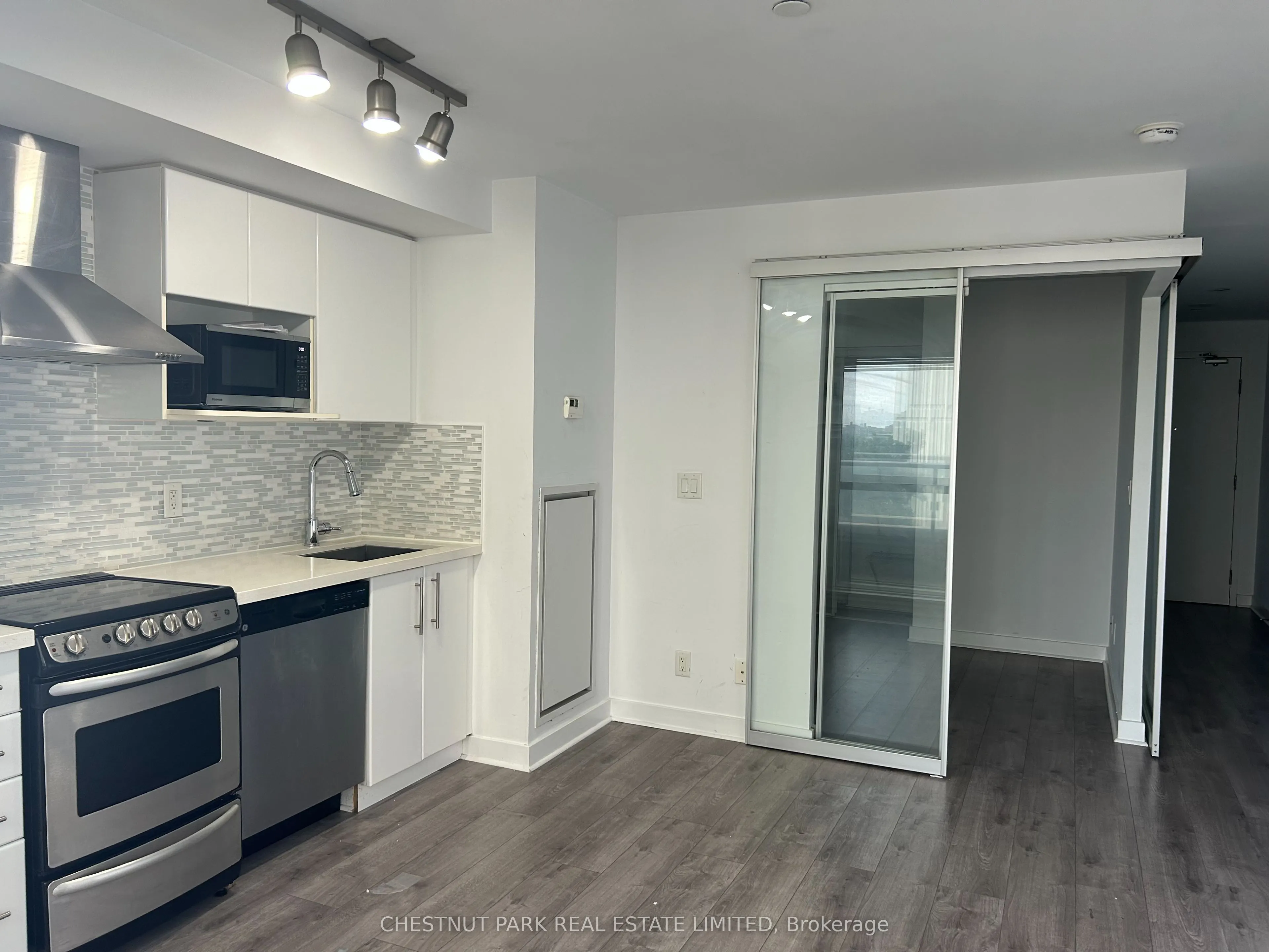58 Orchard View Boulevard, #413