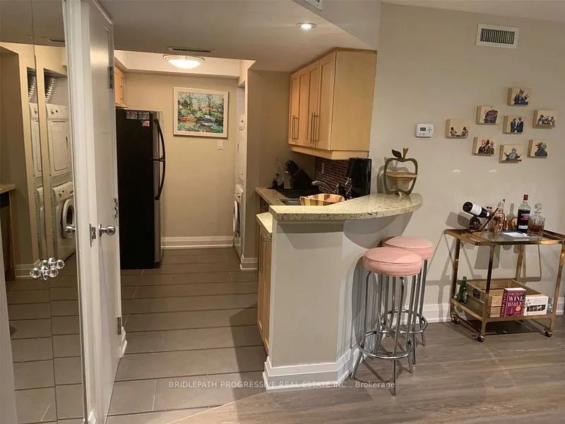 1001 Bay Street, #706