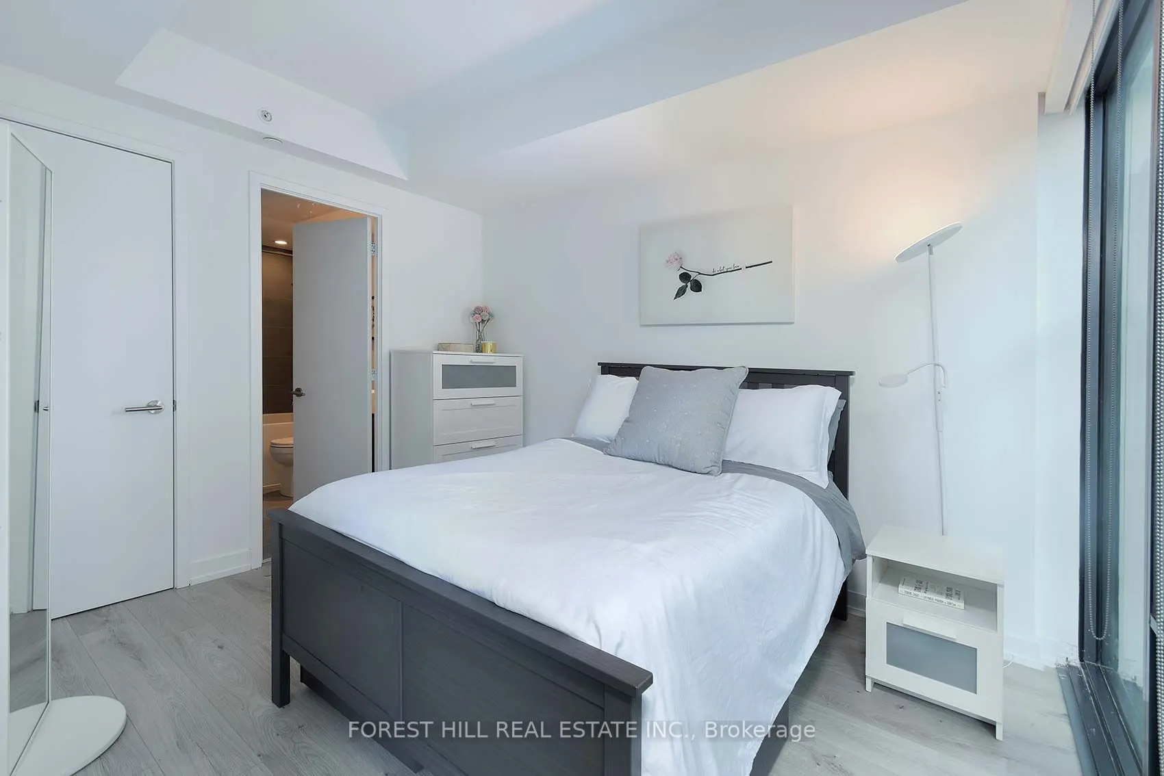 161 Roehampton Avenue, #711