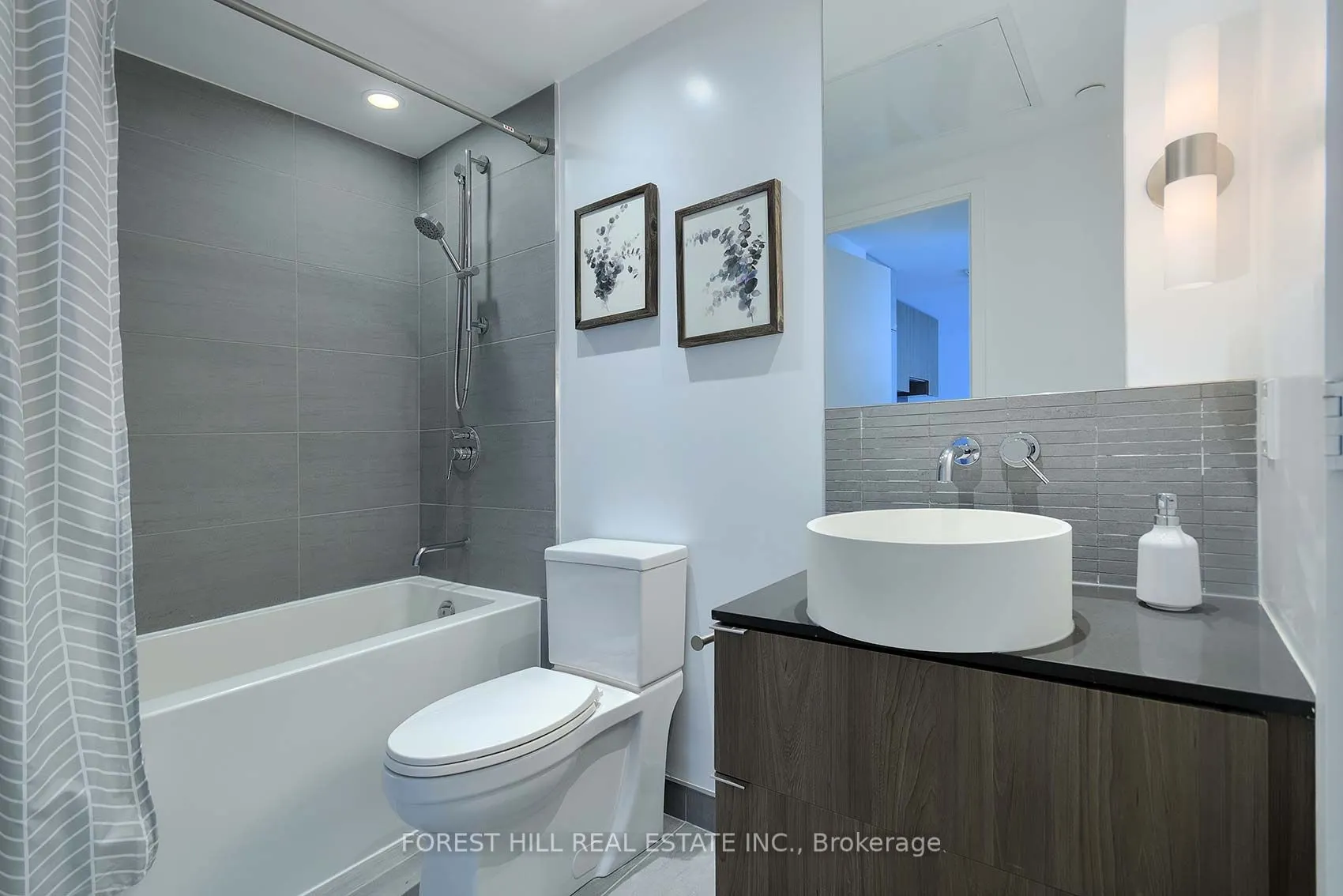 161 Roehampton Avenue, #711