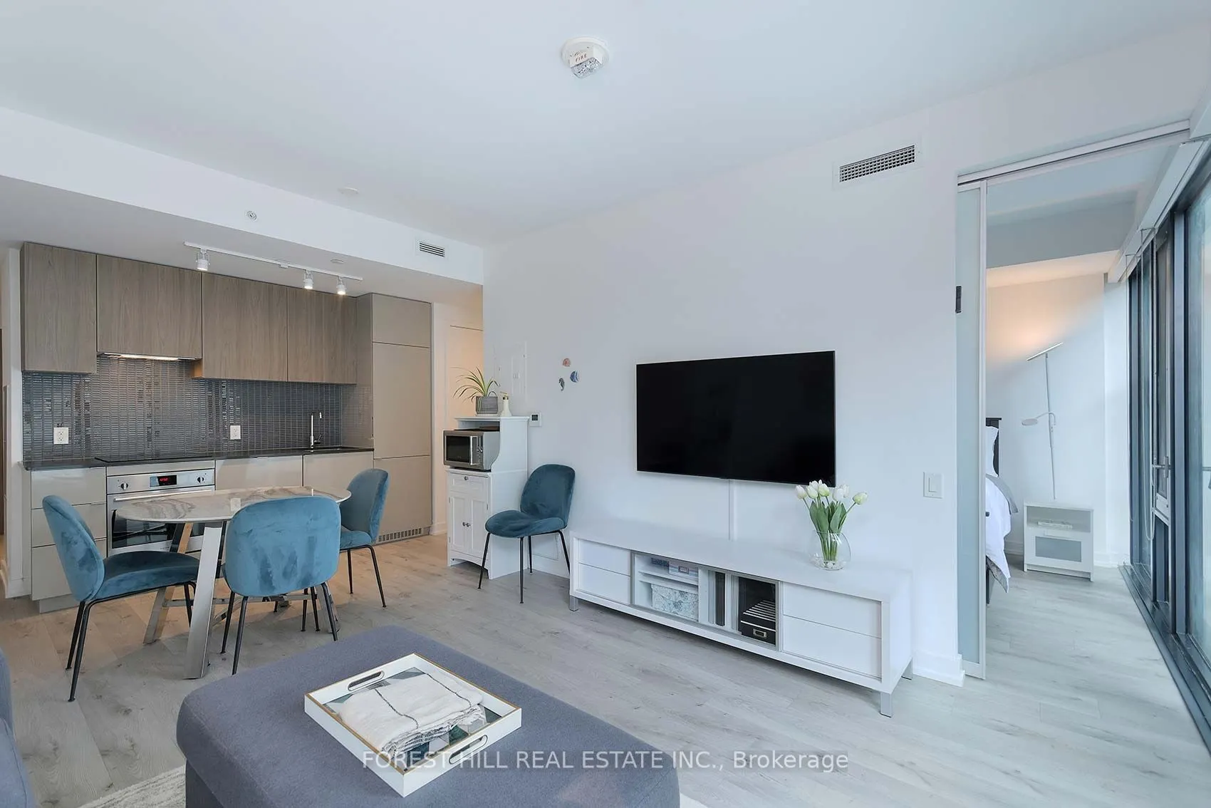 161 Roehampton Avenue, #711