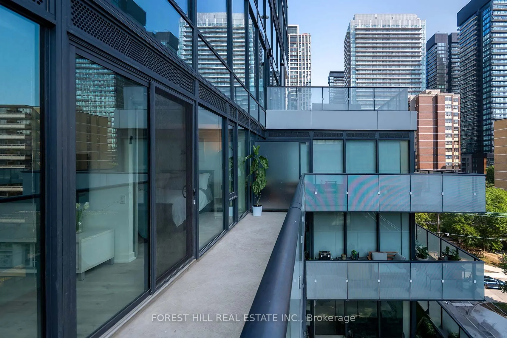161 Roehampton Avenue, #711