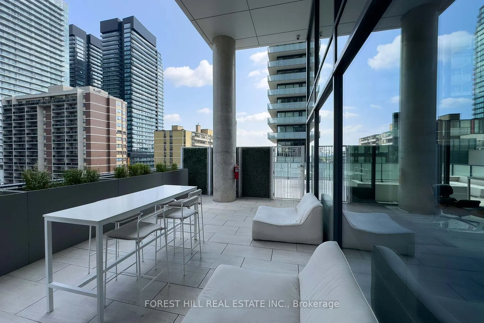 161 Roehampton Avenue, #711
