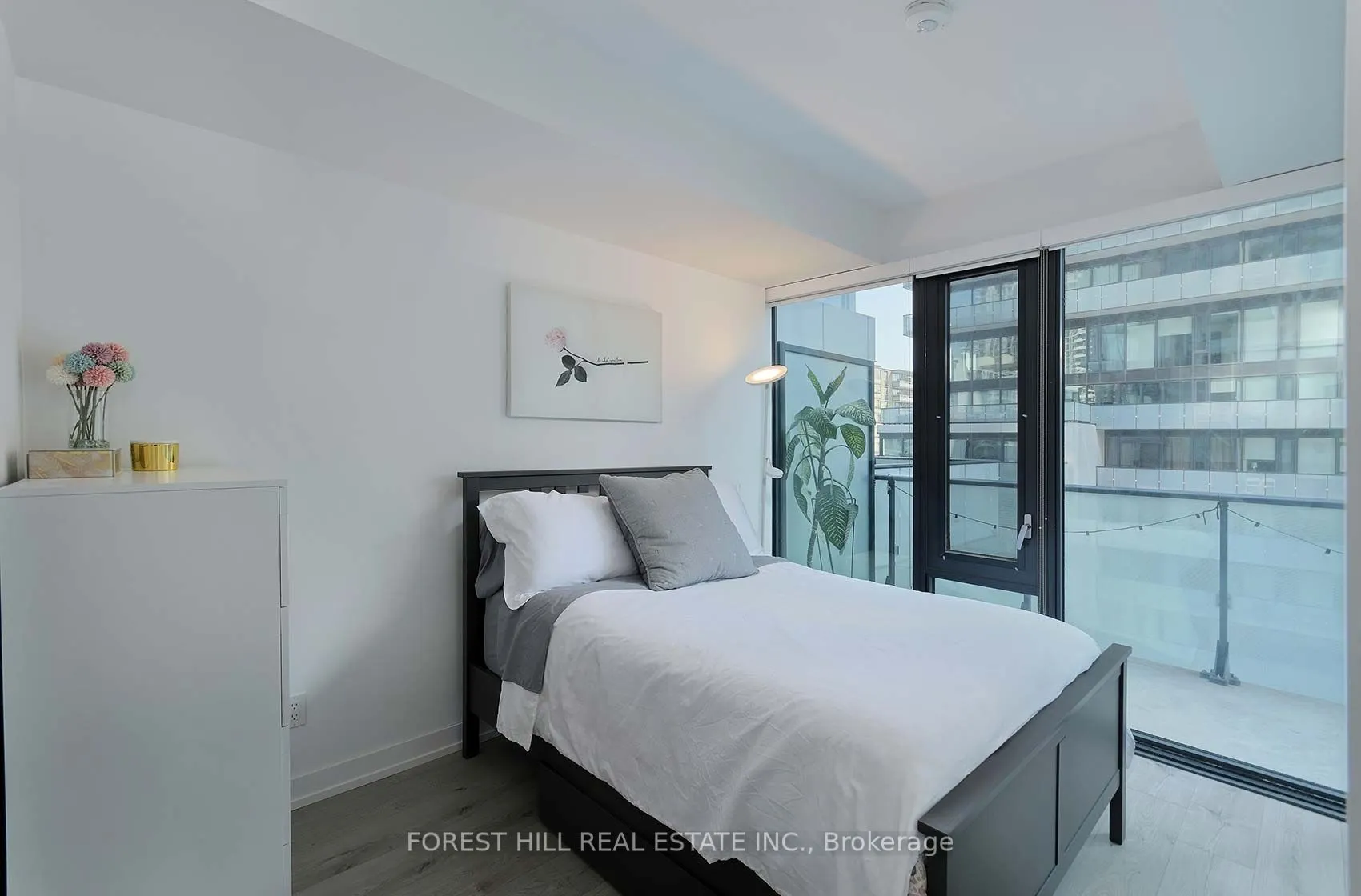 161 Roehampton Avenue, #711