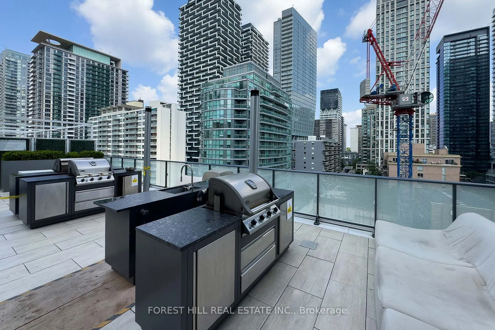 161 Roehampton Avenue, #711