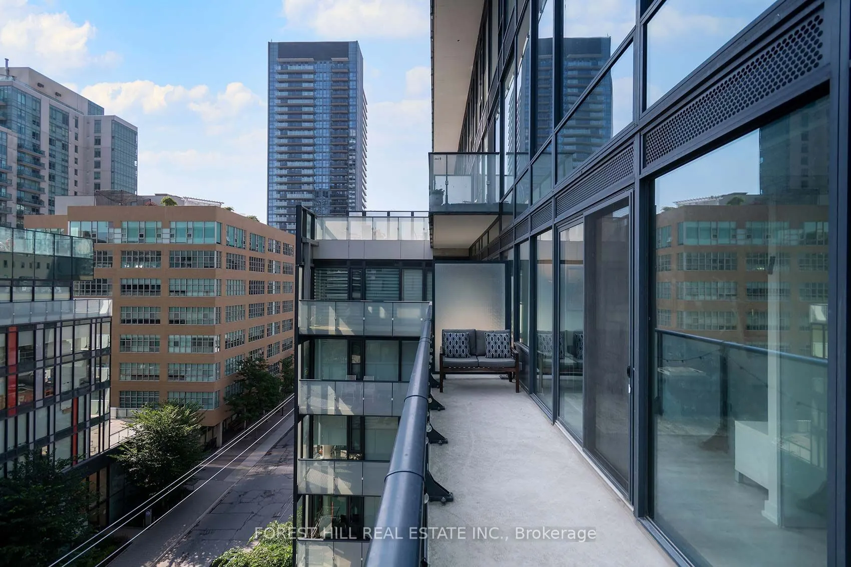 161 Roehampton Avenue, #711
