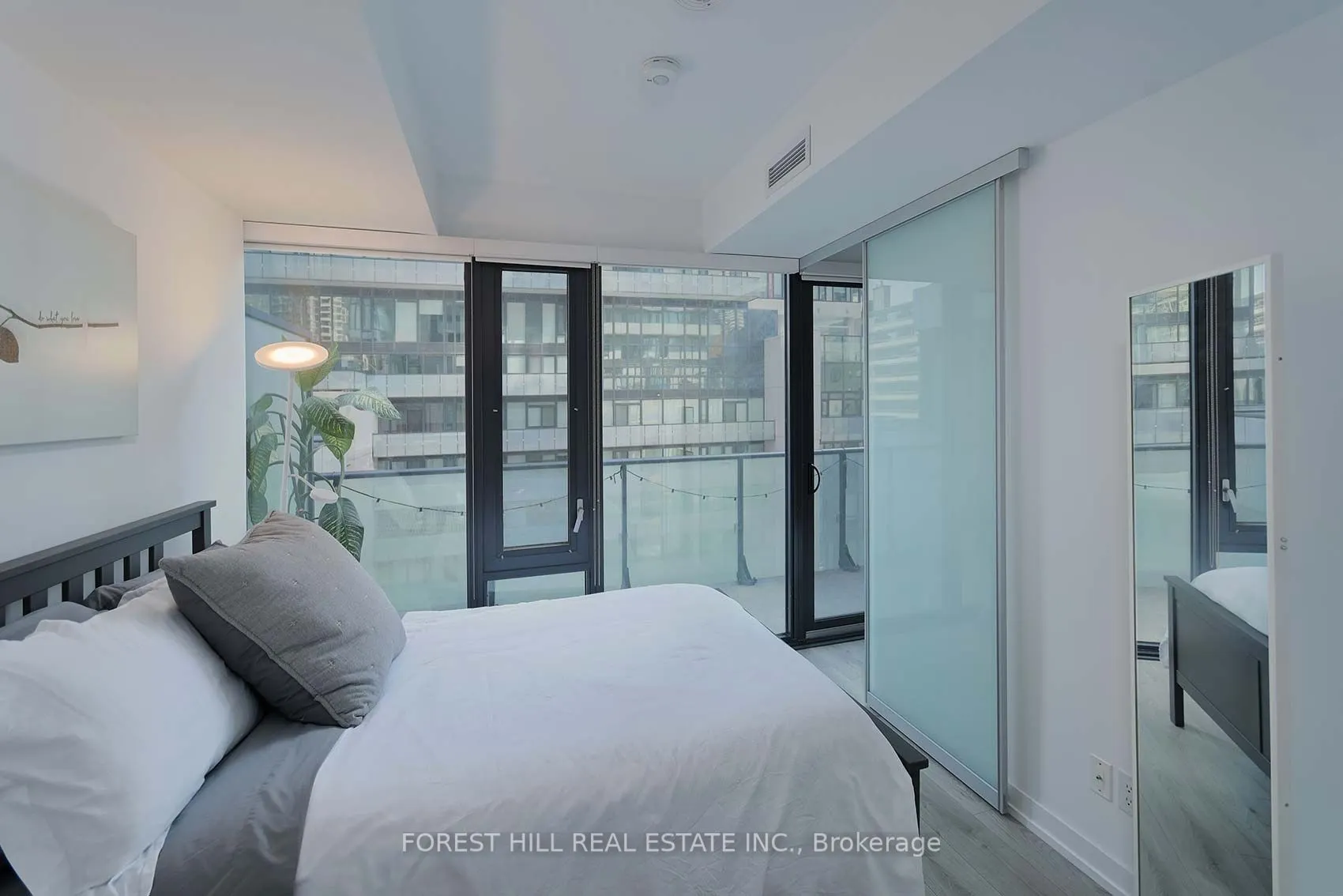 161 Roehampton Avenue, #711