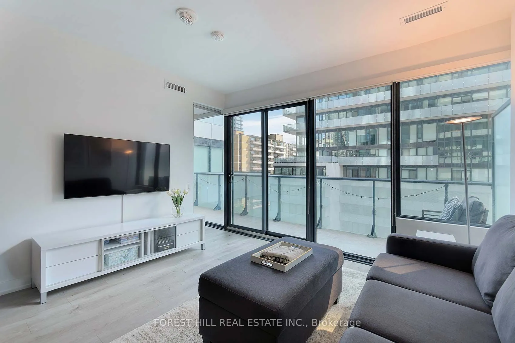 161 Roehampton Avenue, #711