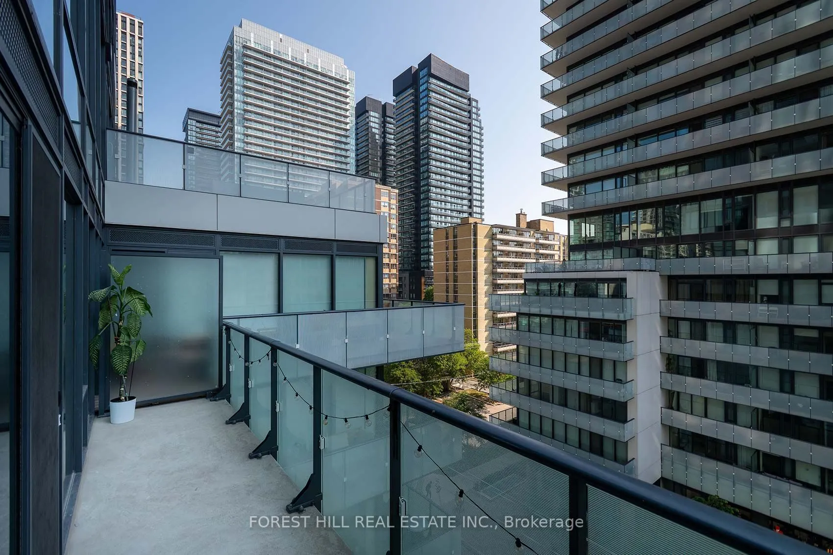 161 Roehampton Avenue, #711
