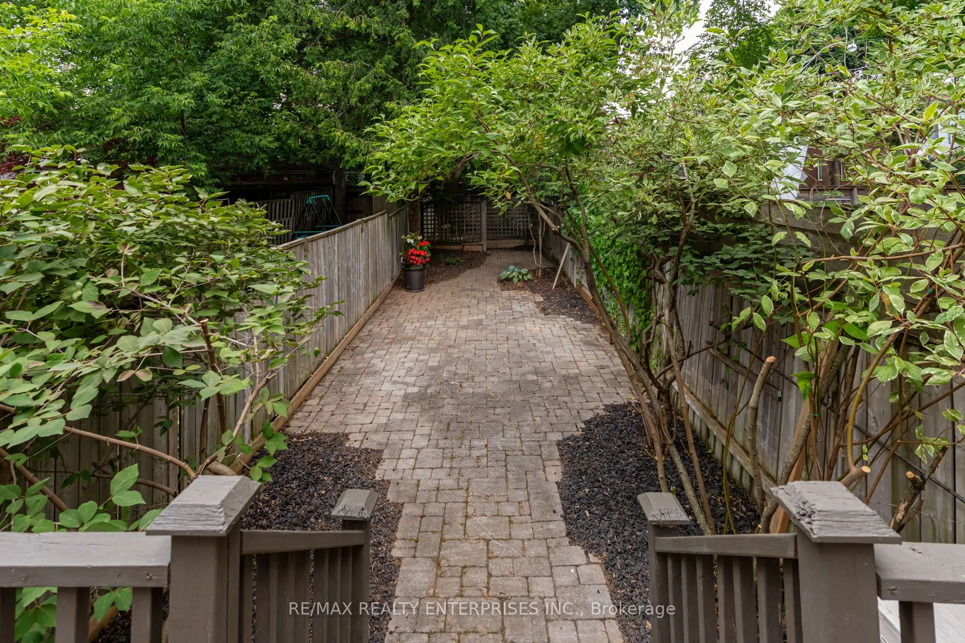 42 Roslin Avenue