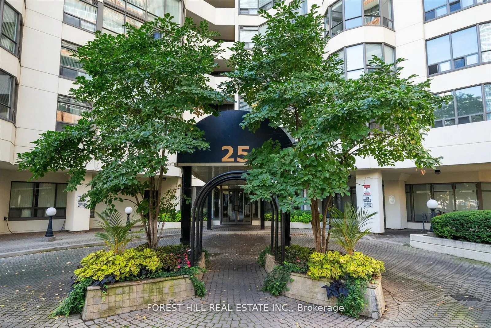 25 Maitland Street, #412