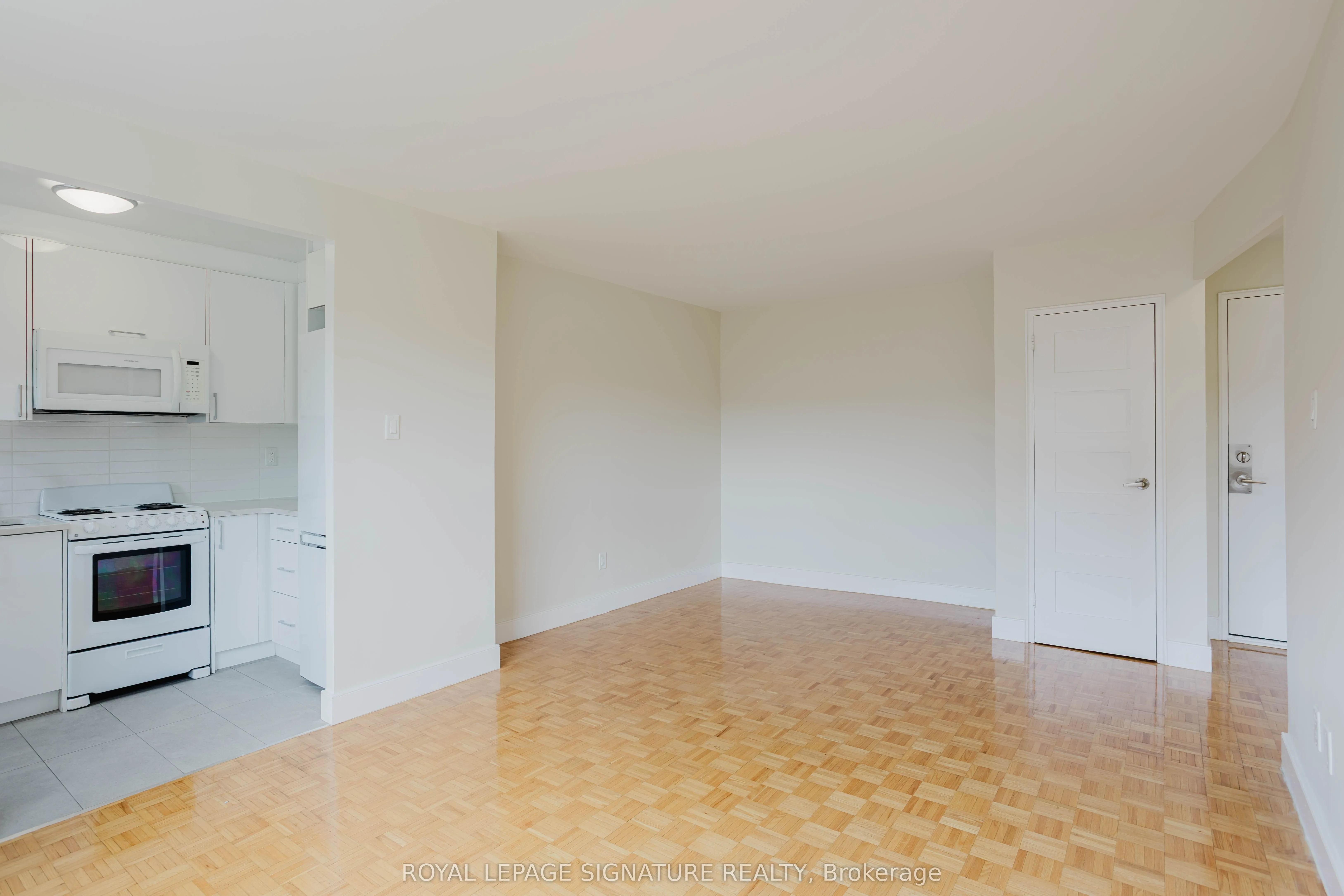 1291 Bayview Avenue, #405