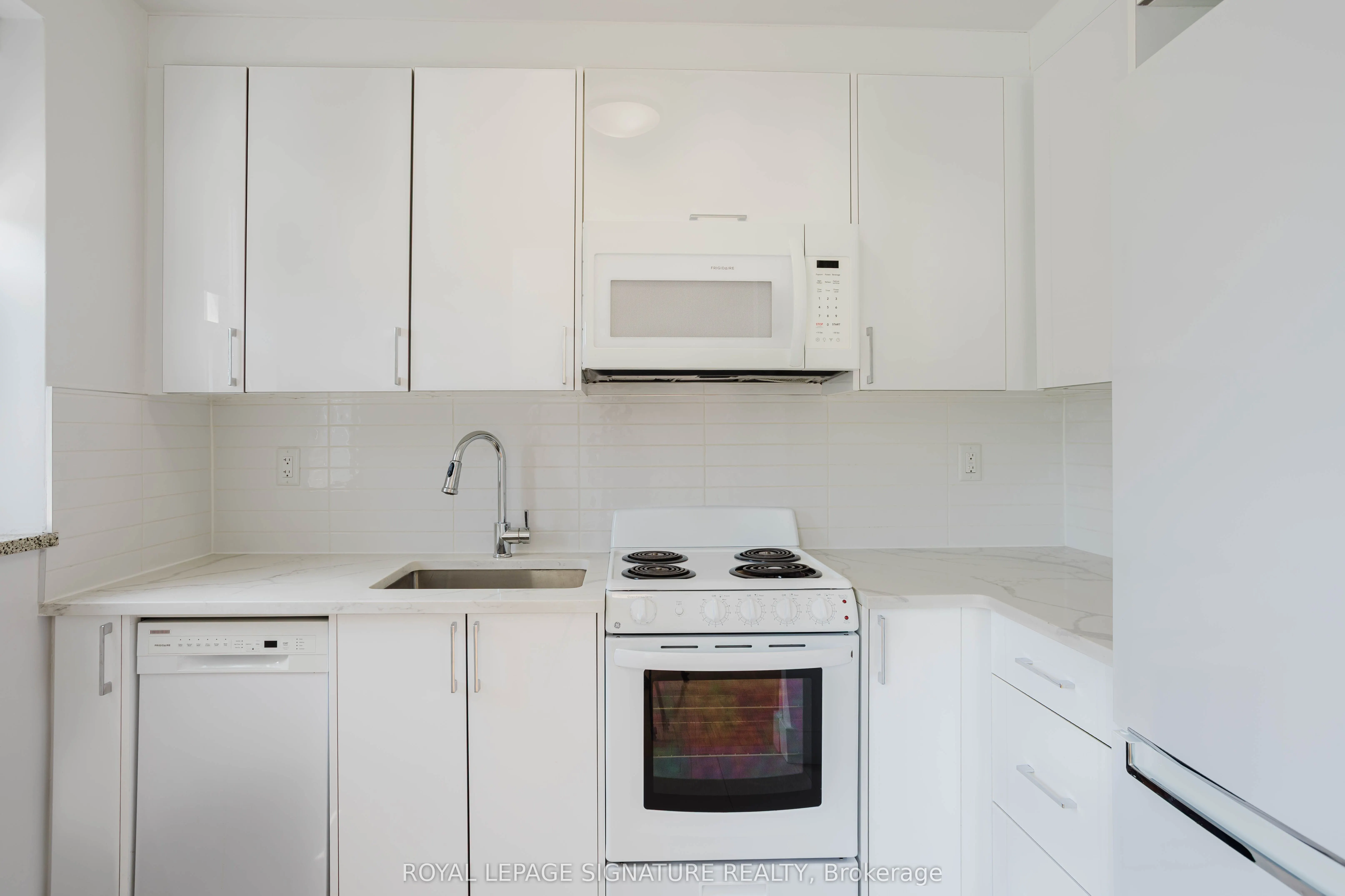1291 Bayview Avenue, #405