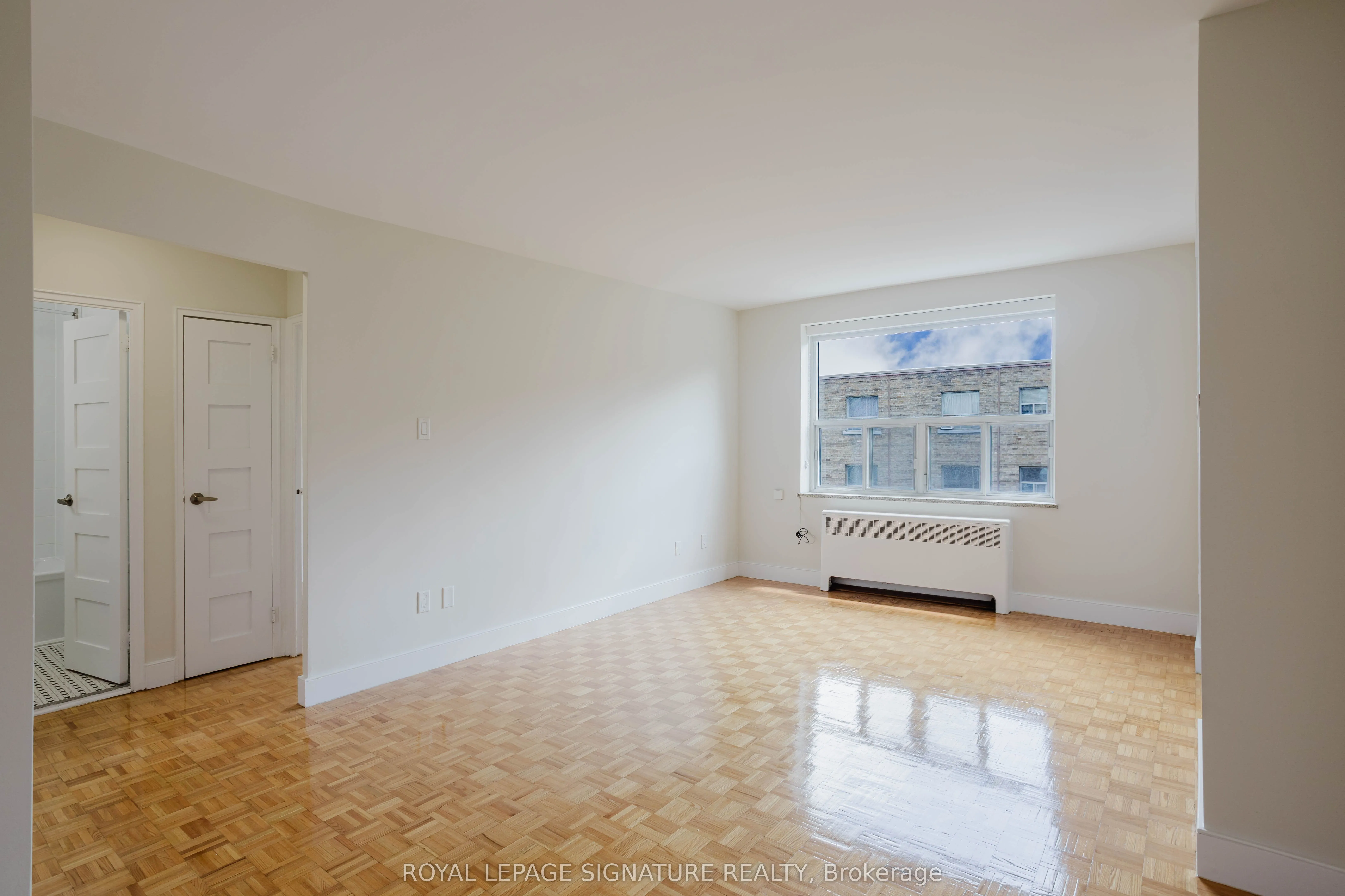 1291 Bayview Avenue, #405