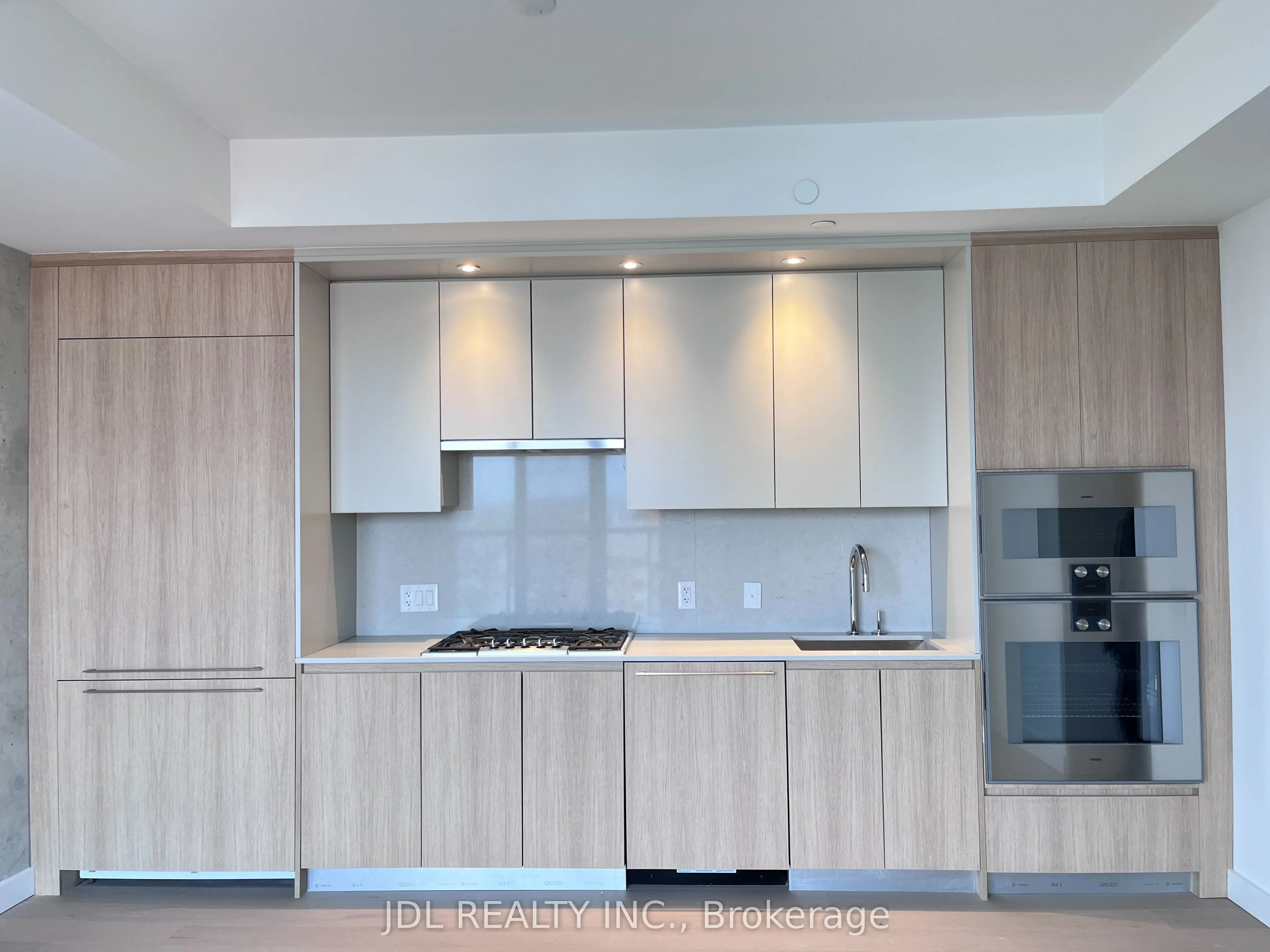 81 Wellesley Street E, #1701