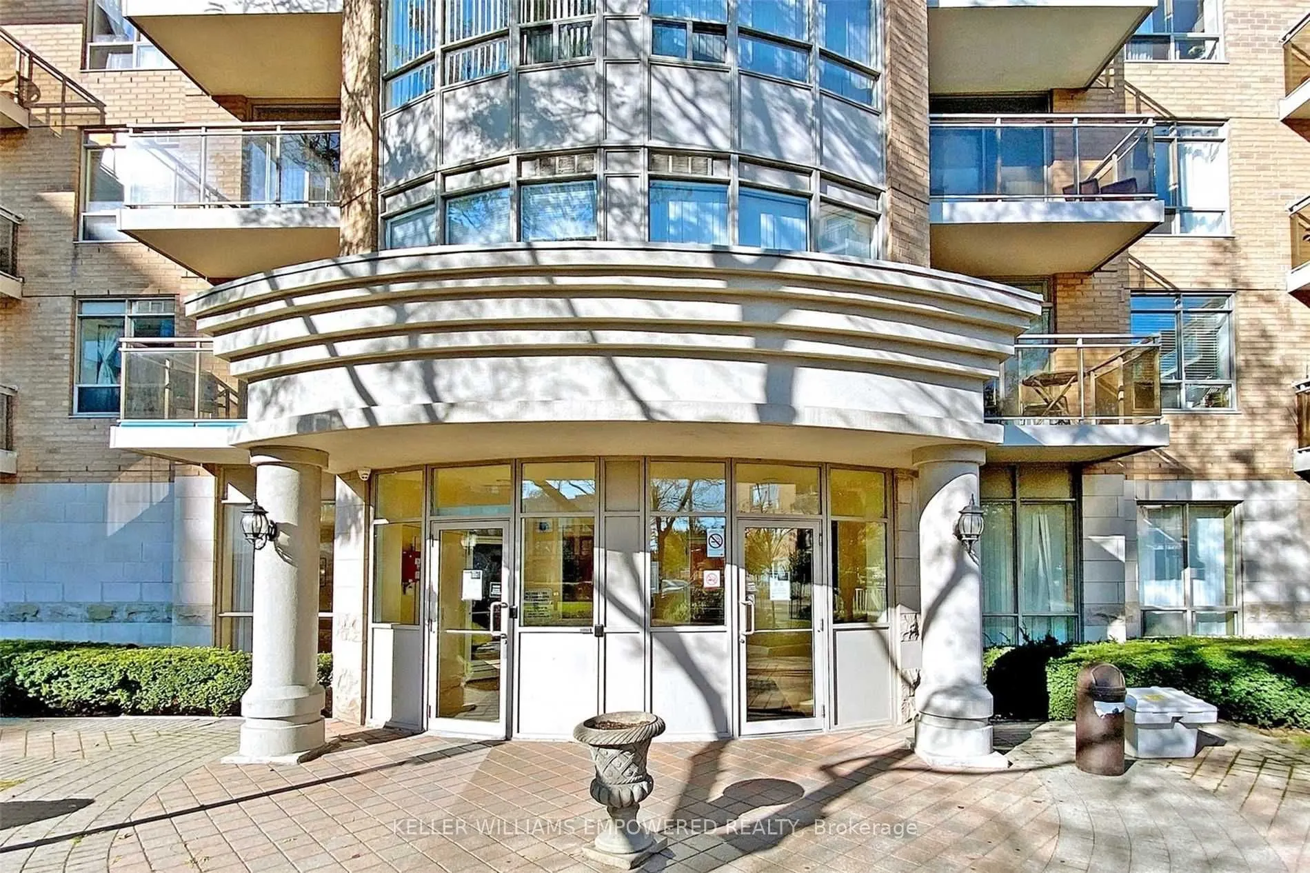 650 Lawrence Avenue W, #915