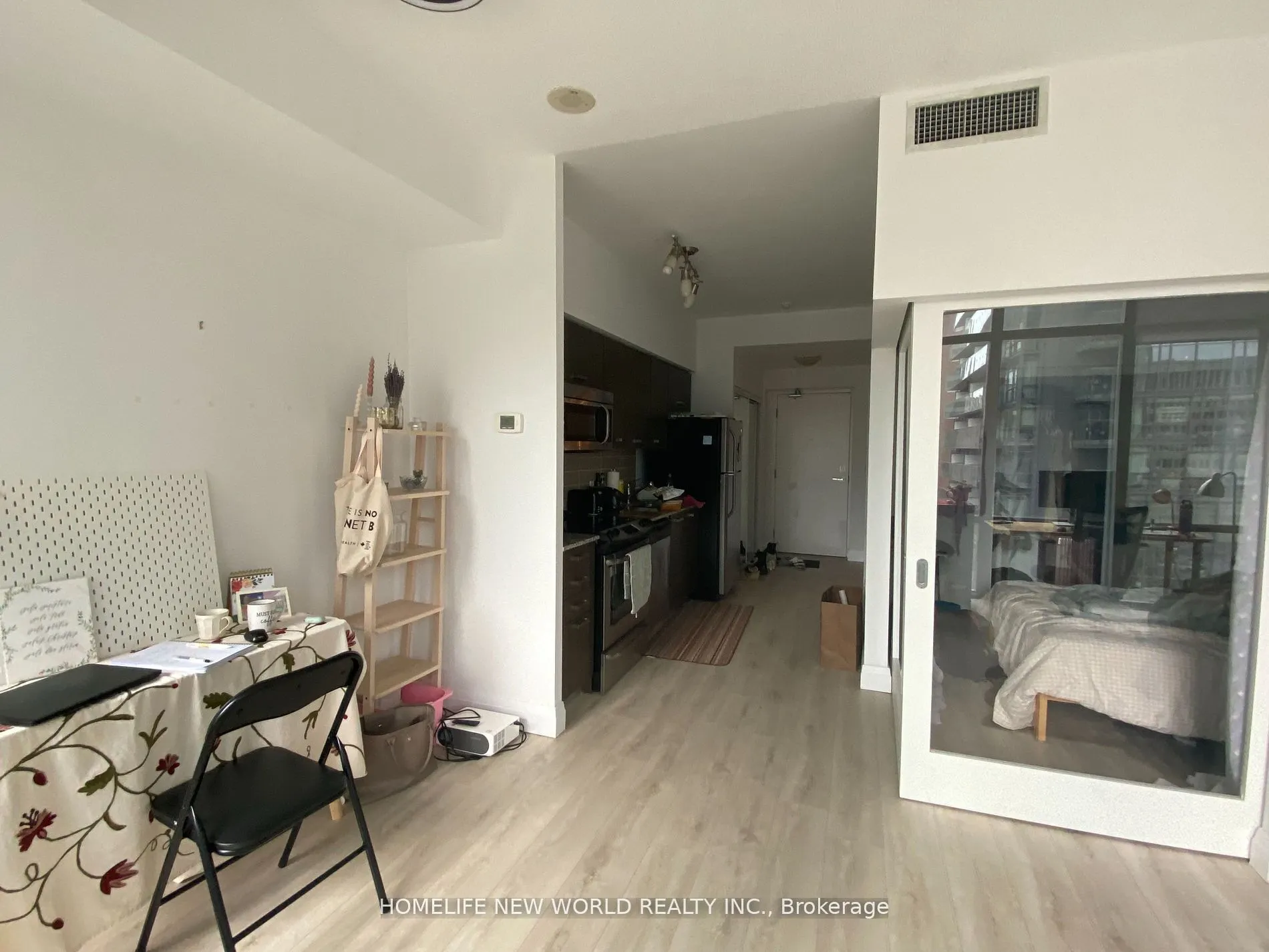 832 Bay Street, #907