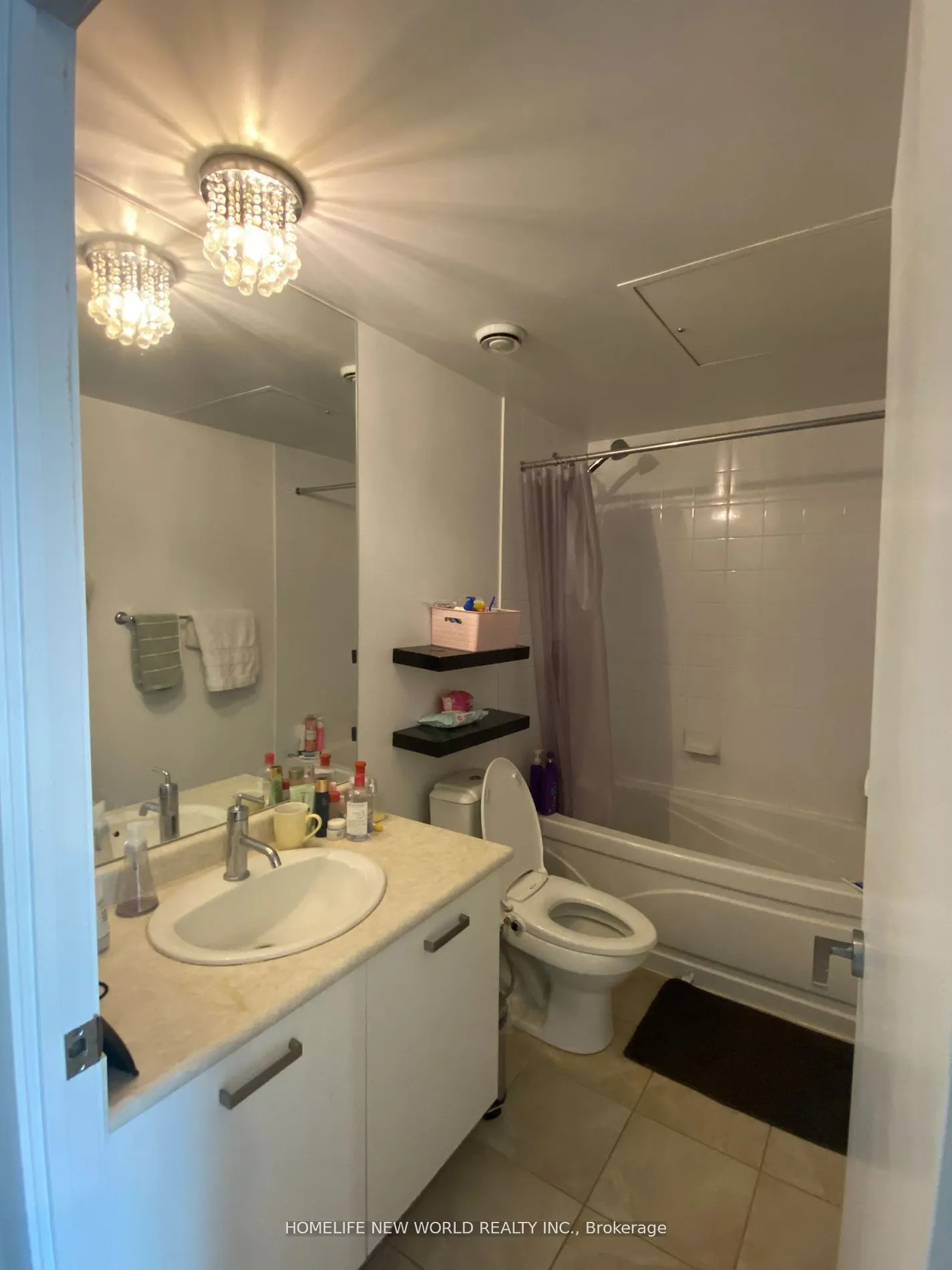 832 Bay Street, #907