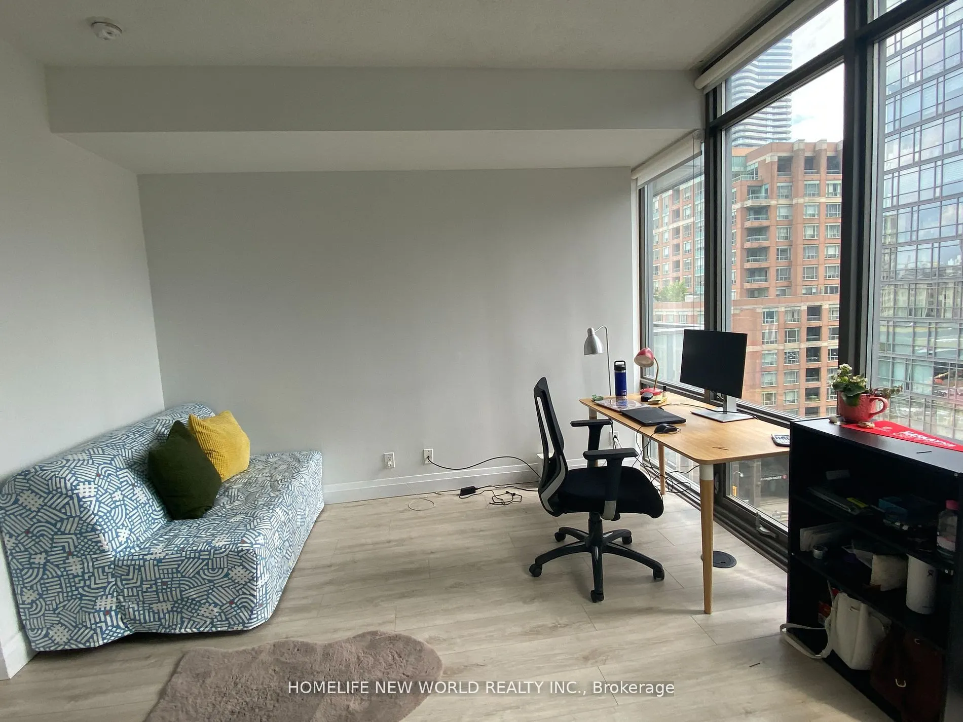 832 Bay Street, #907