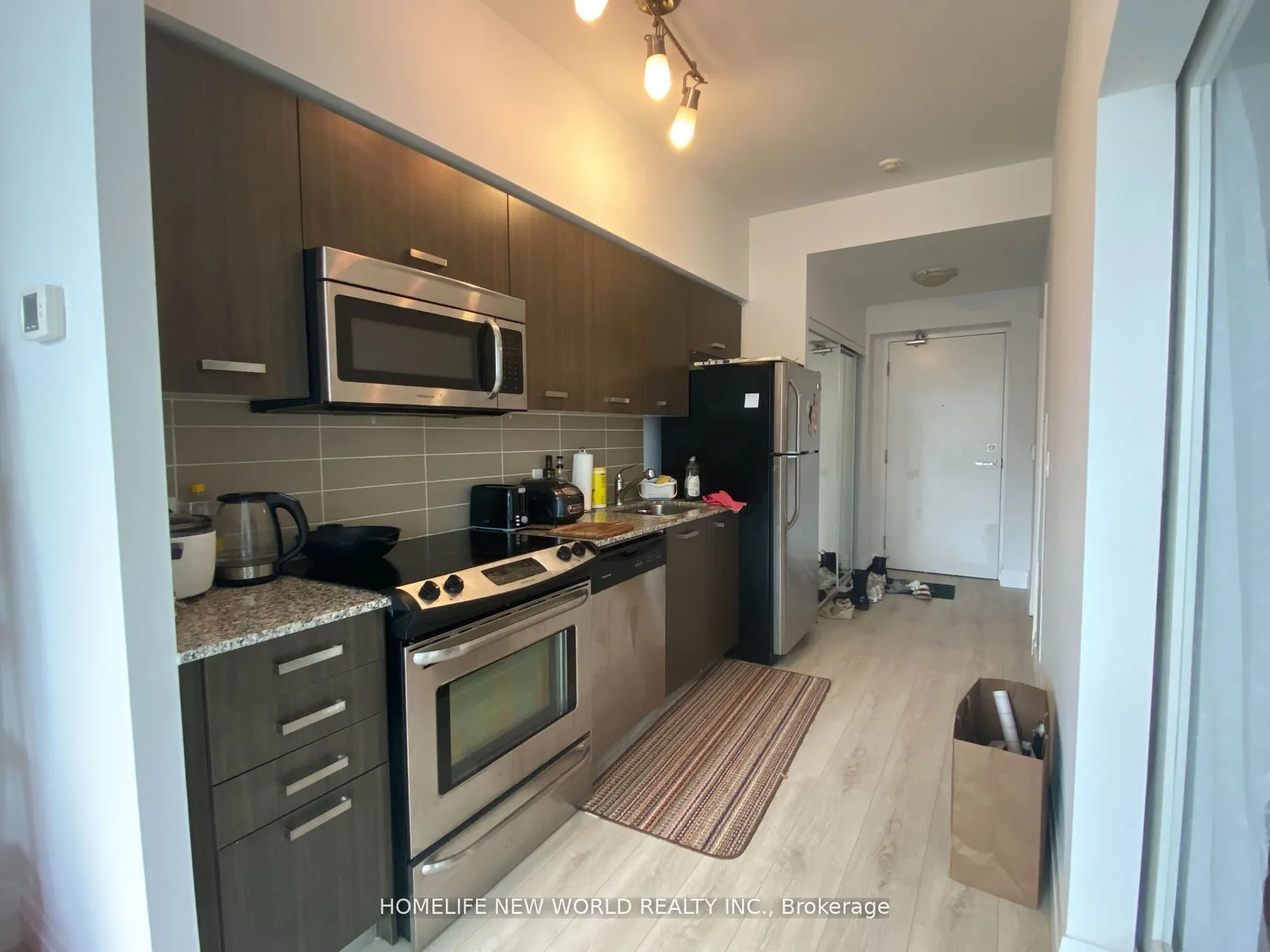 832 Bay Street, #907