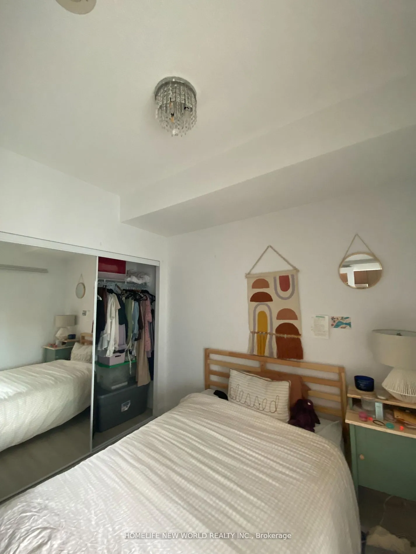 832 Bay Street, #907