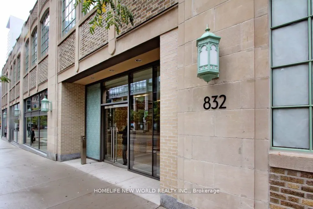 832 Bay Street, #907