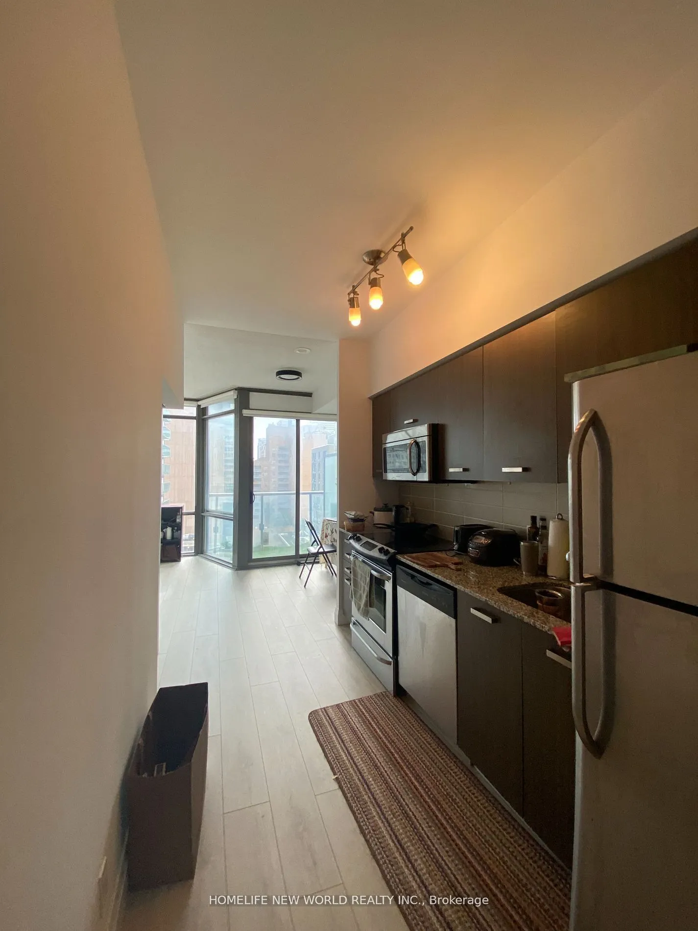 832 Bay Street, #907
