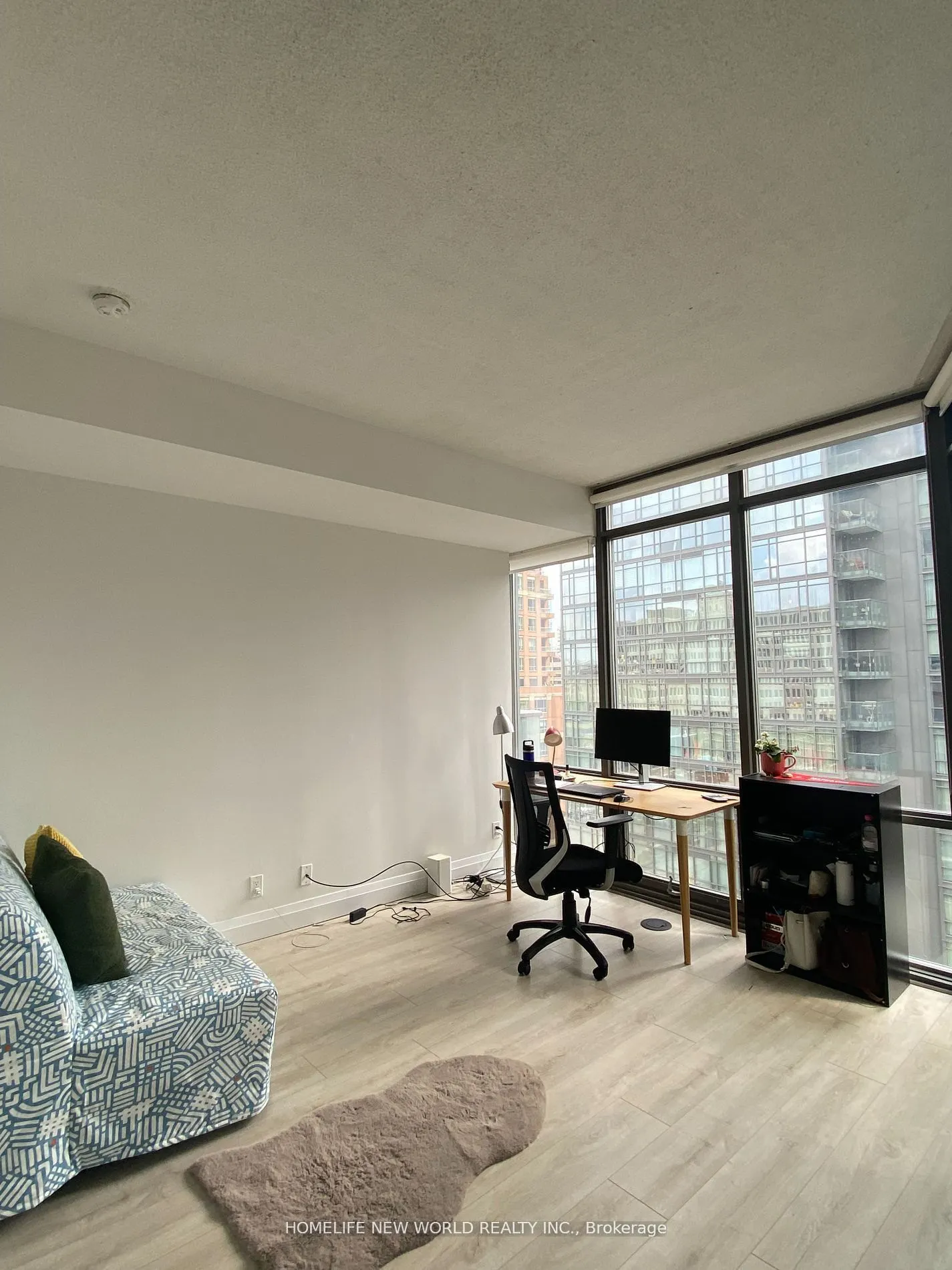 832 Bay Street, #907