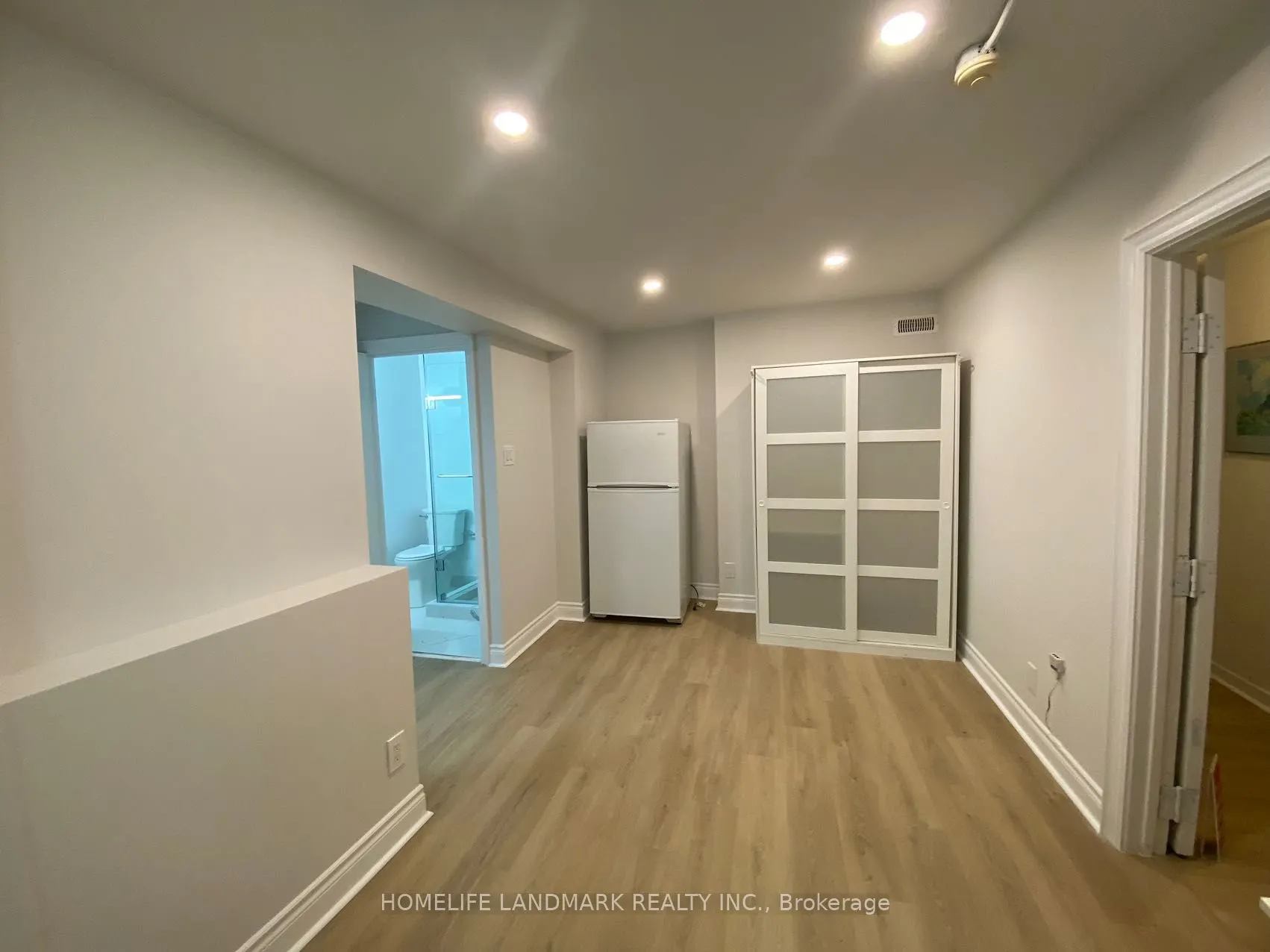 353 Spadina Avenue, ##5