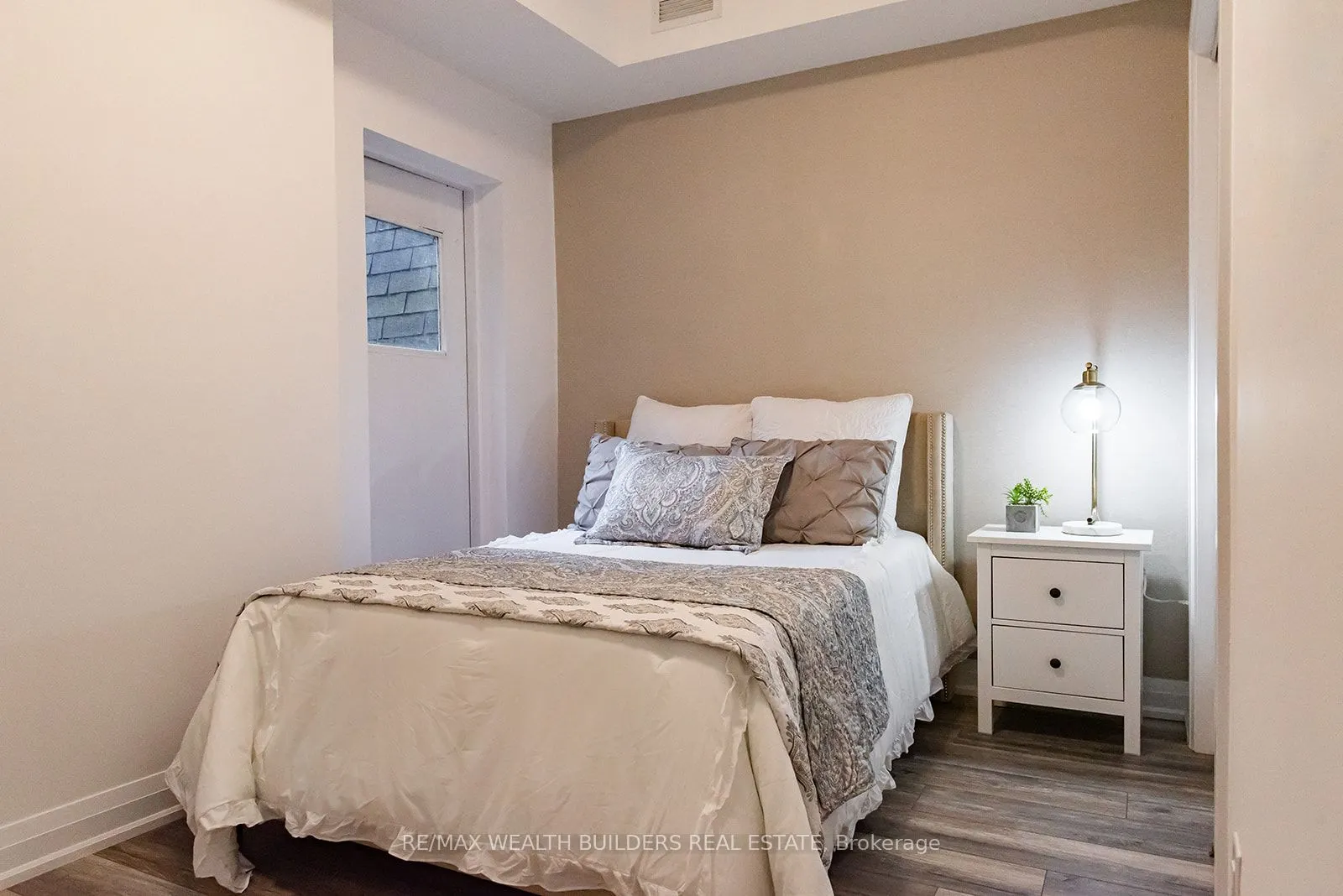 215 Jarvis Street, #1