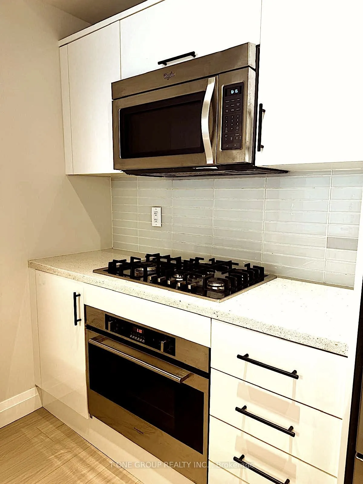 224 King Street W, #303