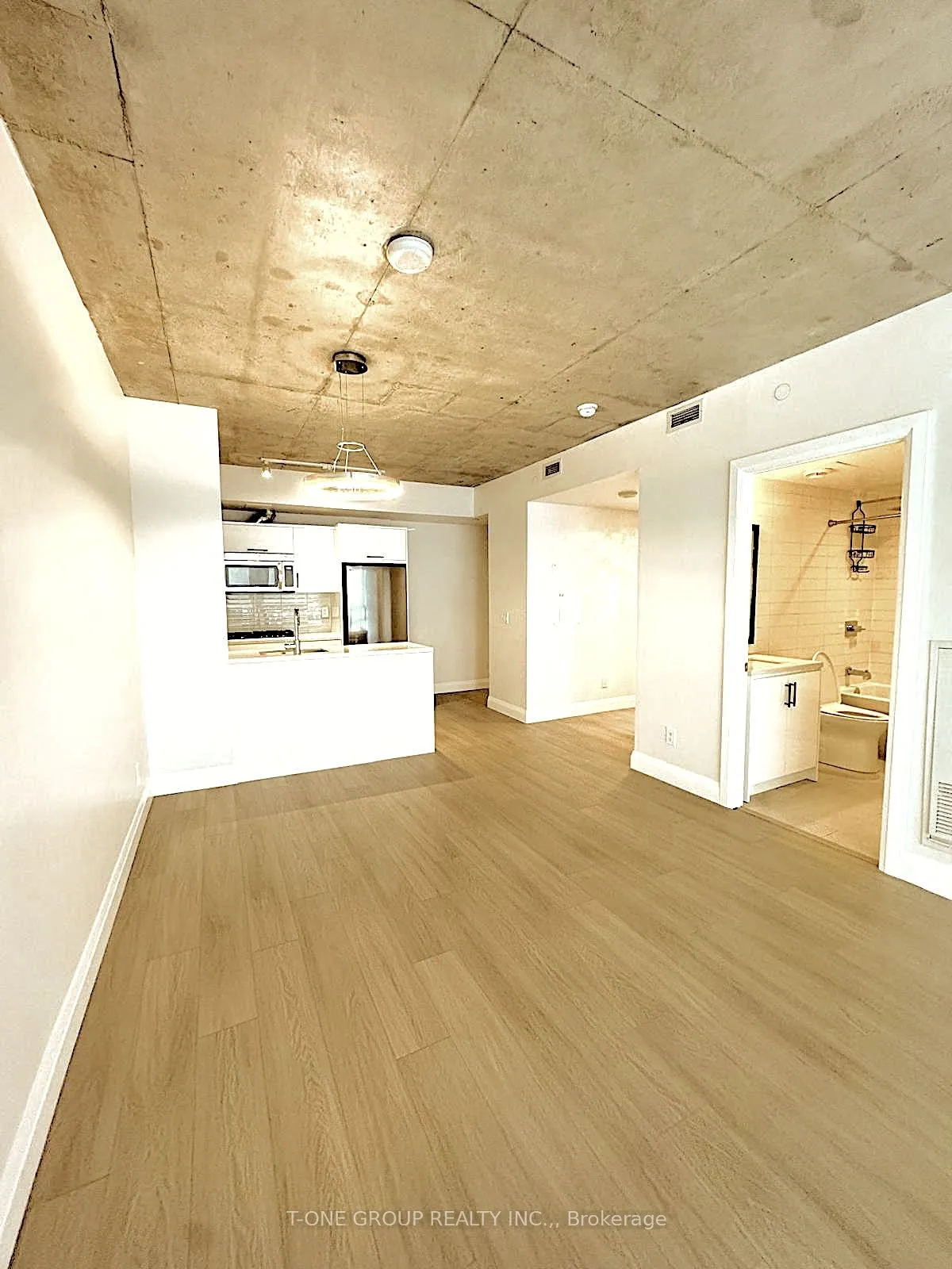 224 King Street W, #303