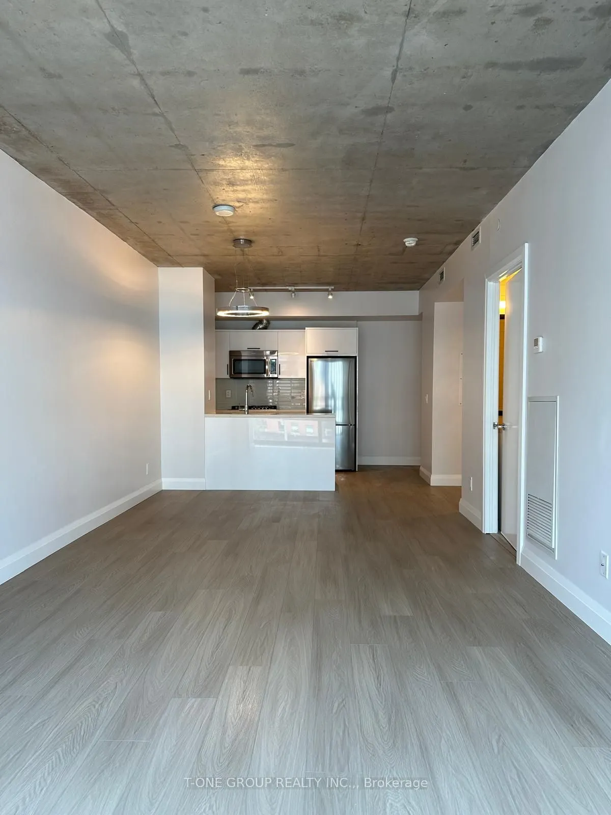 224 King Street W, #303