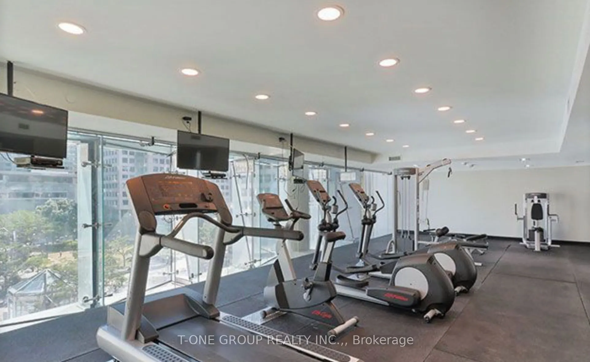 224 King Street W, #303
