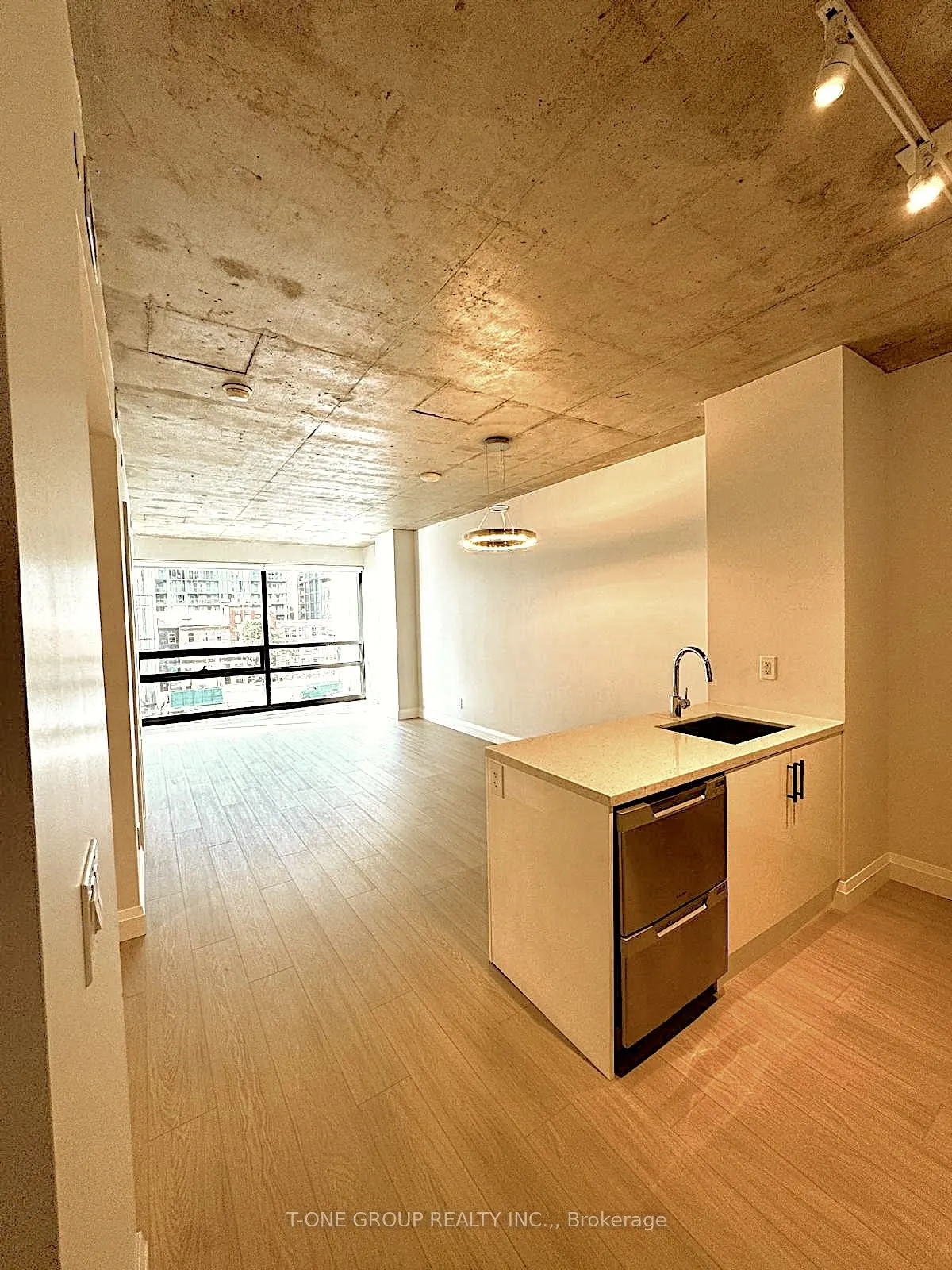 224 King Street W, #303