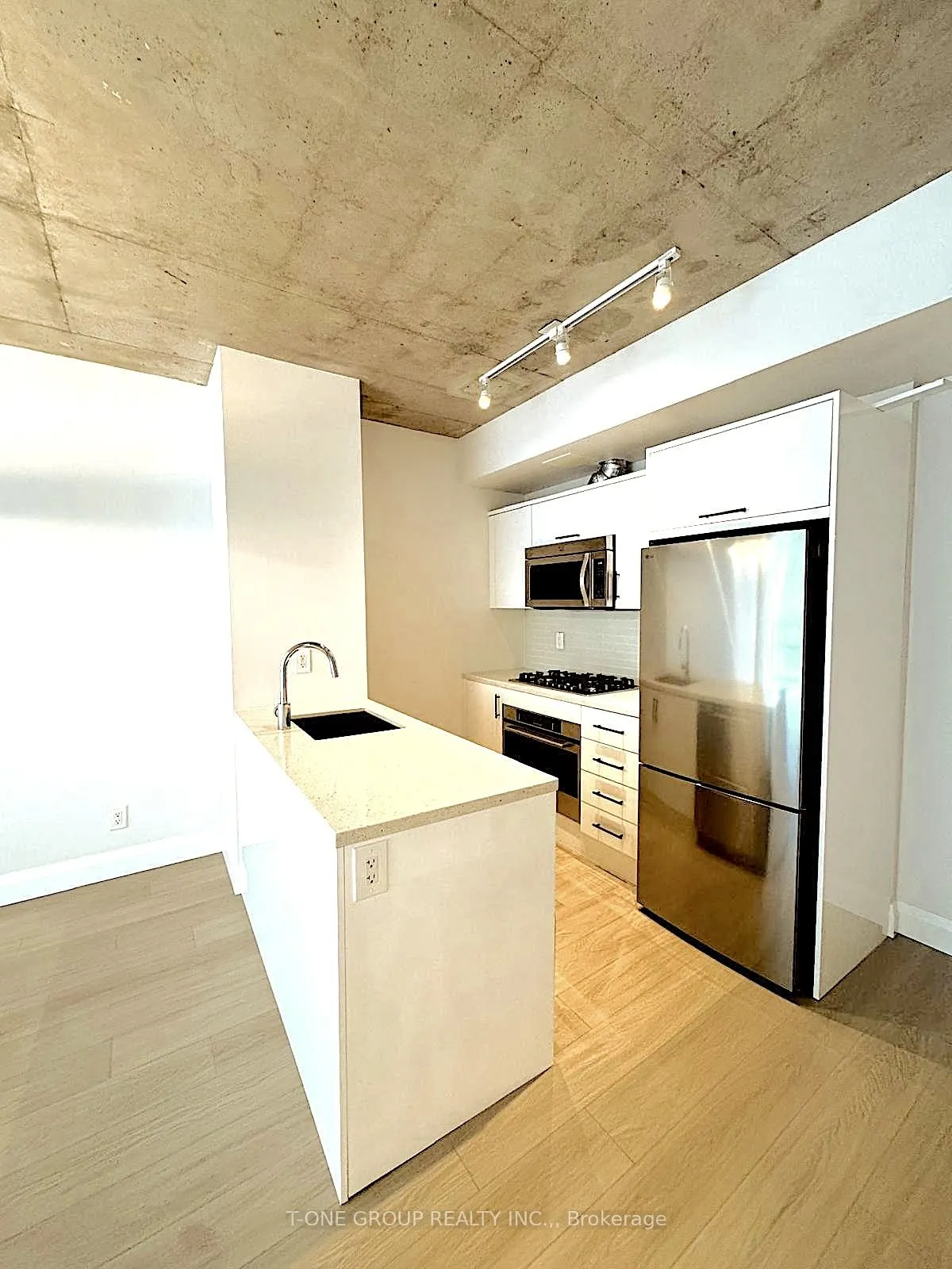 224 King Street W, #303
