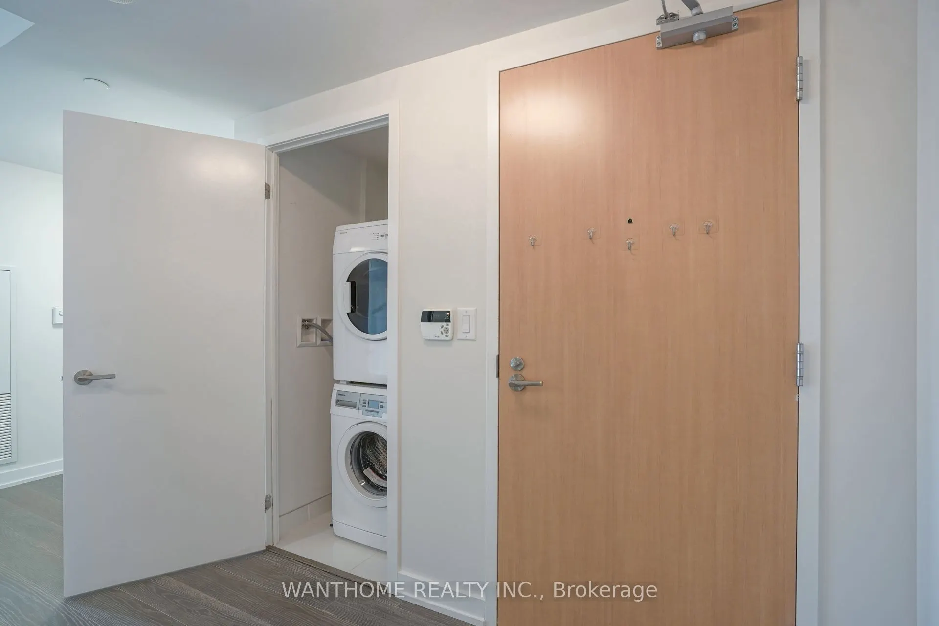 11 Wellesley Street W, #1607