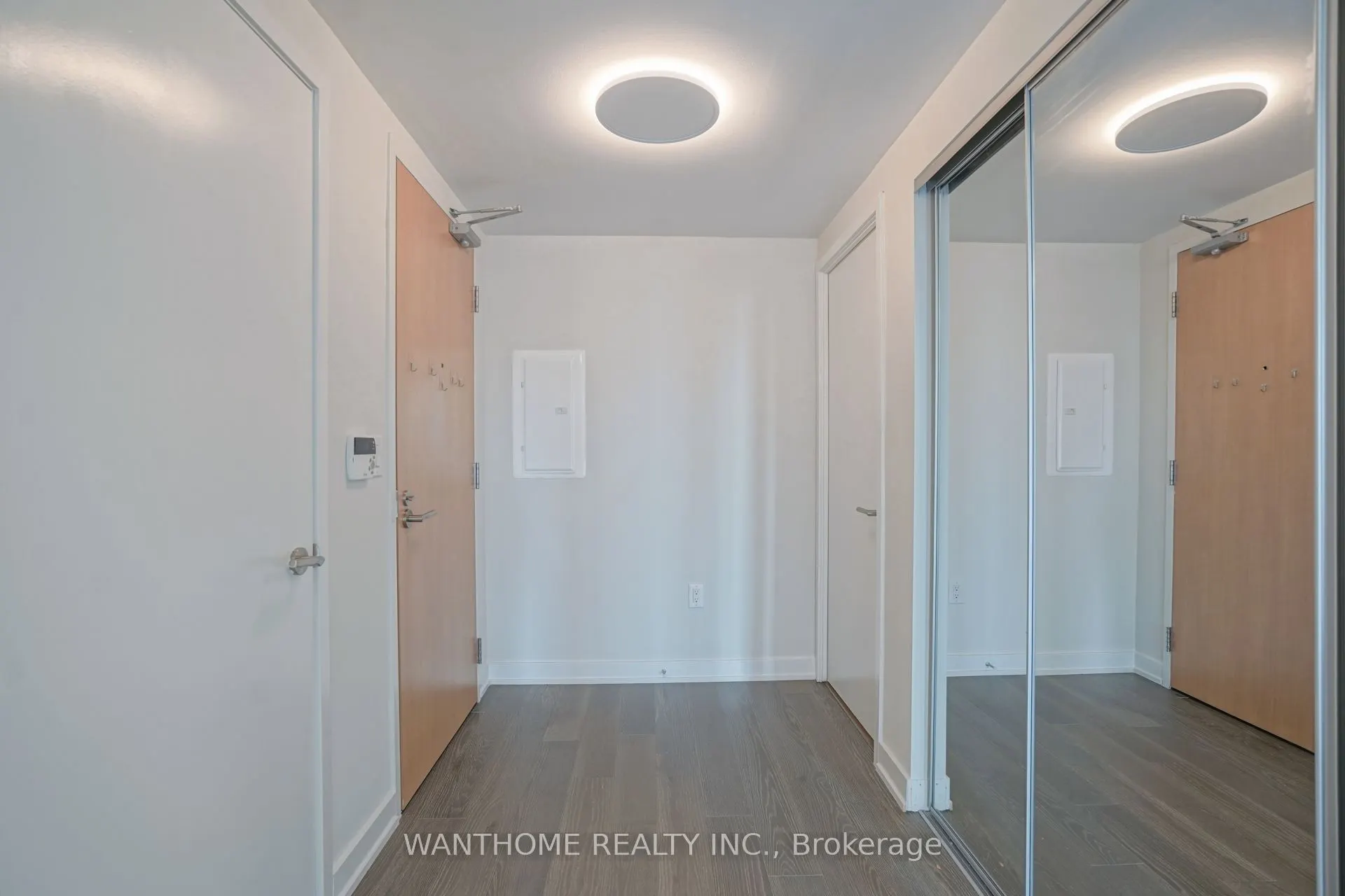 11 Wellesley Street W, #1607