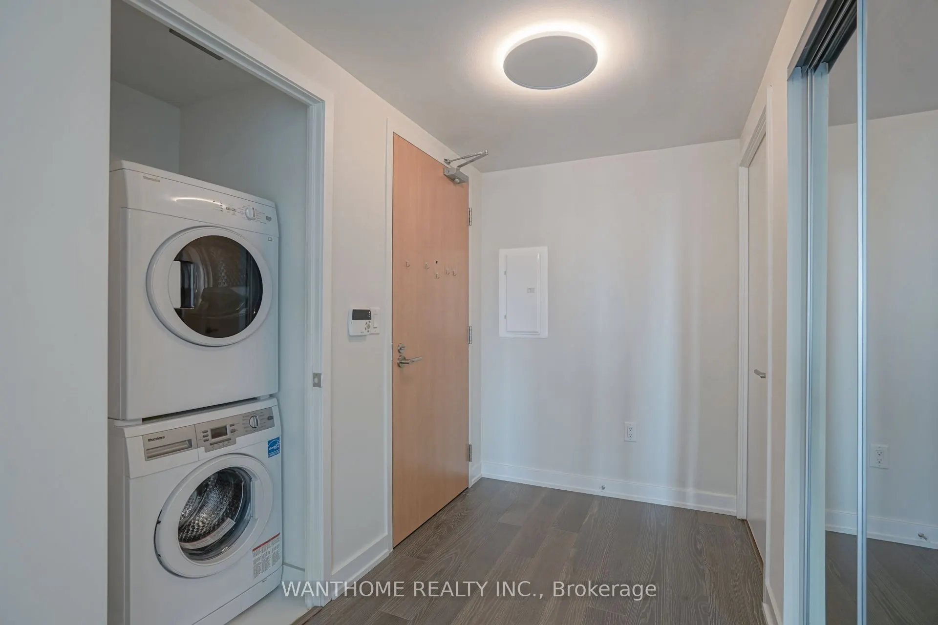11 Wellesley Street W, #1607