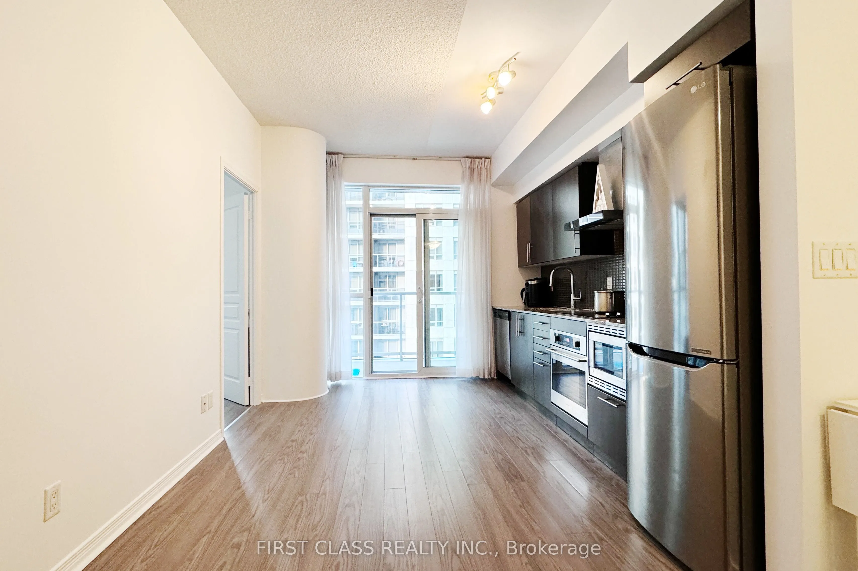 352 Front Street W, #1217
