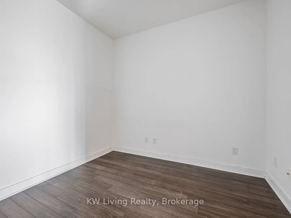 120 Dallimore Circle, #819