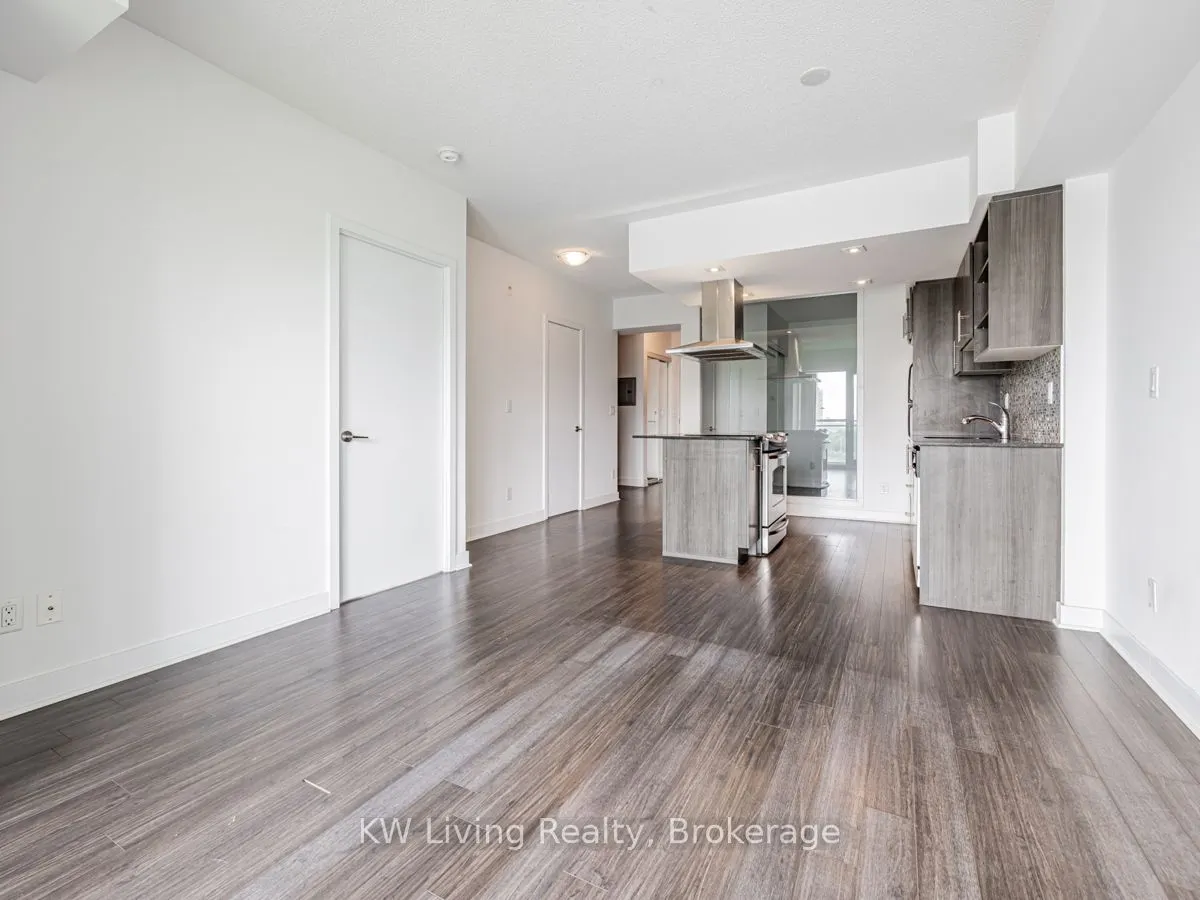 120 Dallimore Circle, #819